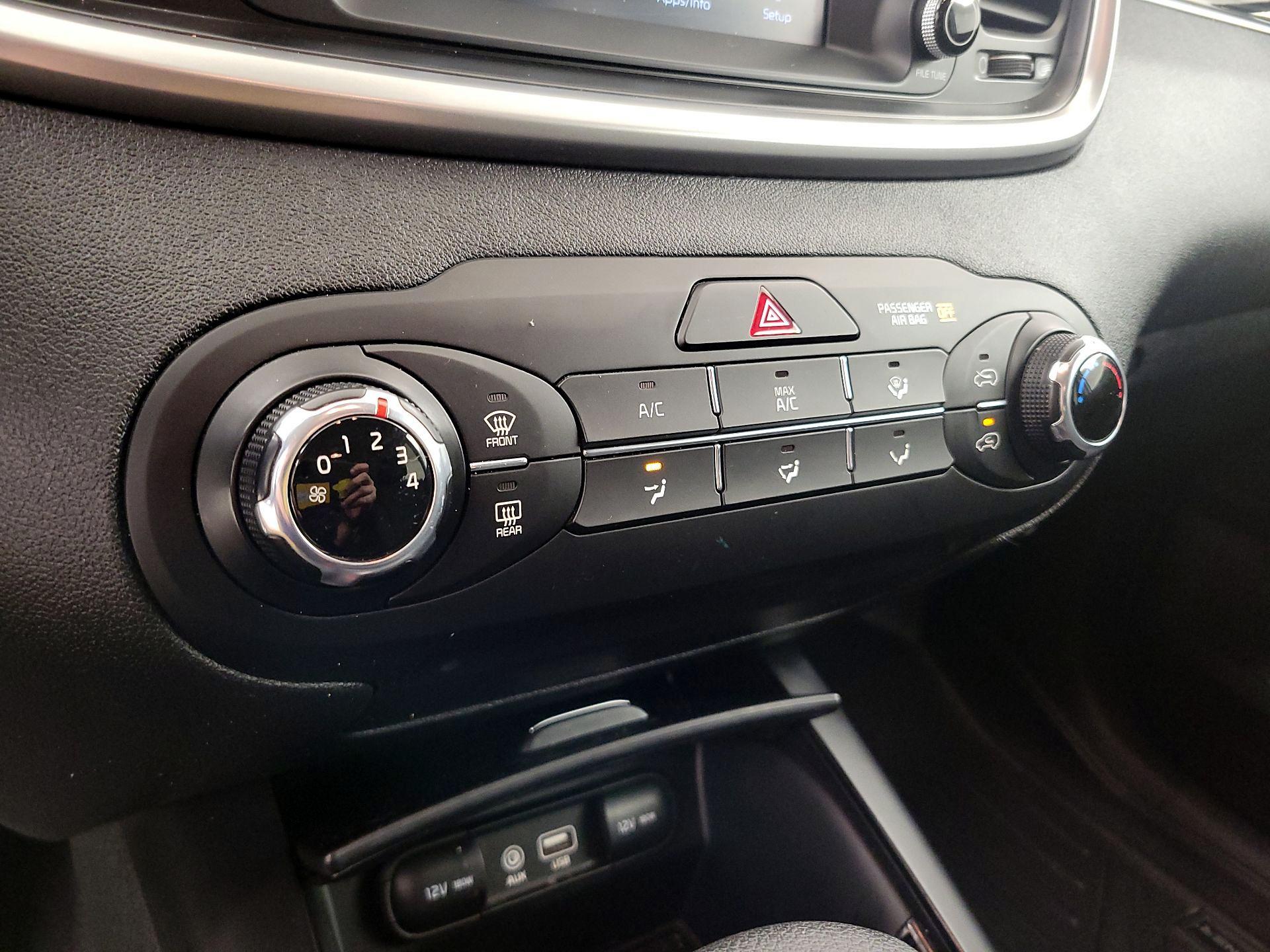 Thumbnail: 2019 Kia Sorento - 16