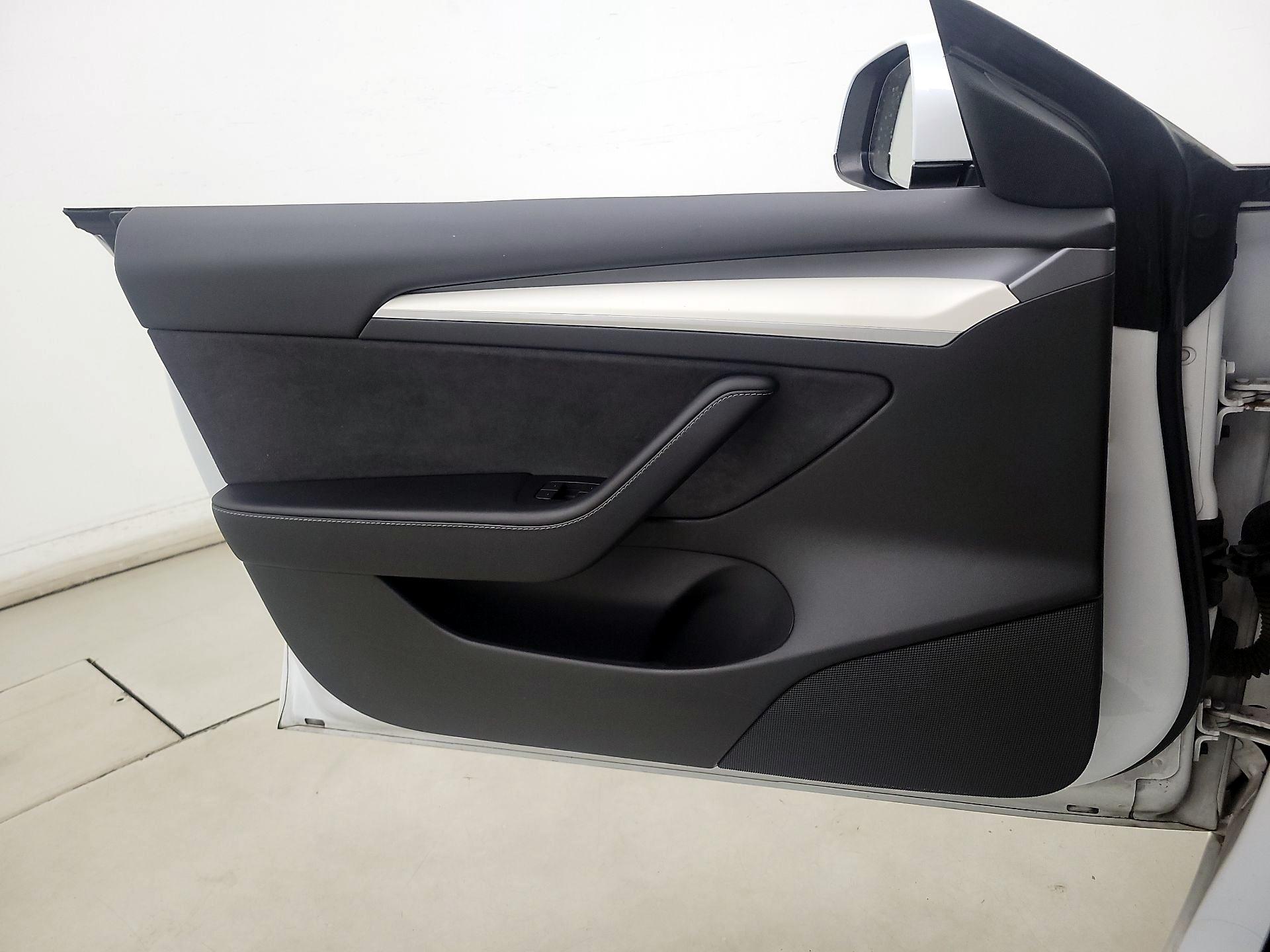 Thumbnail: 2022 Tesla Model 3 - 12