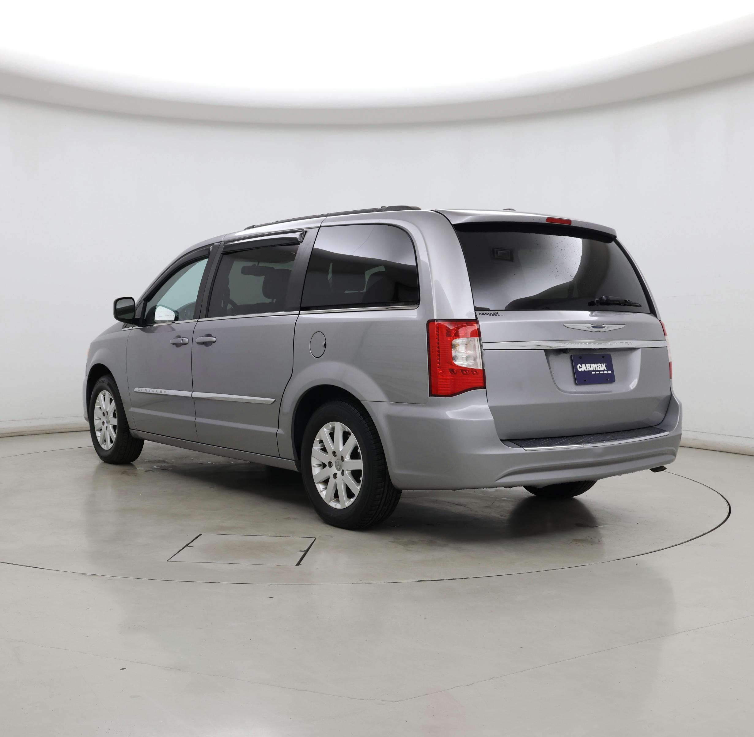 Thumbnail: 2016 Chrysler Town & Country - 2