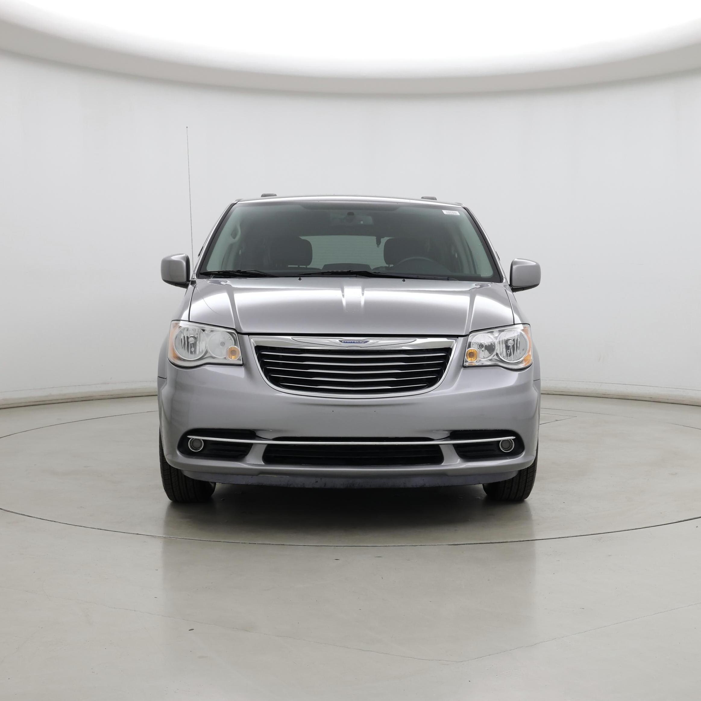 Thumbnail: 2016 Chrysler Town & Country - 5