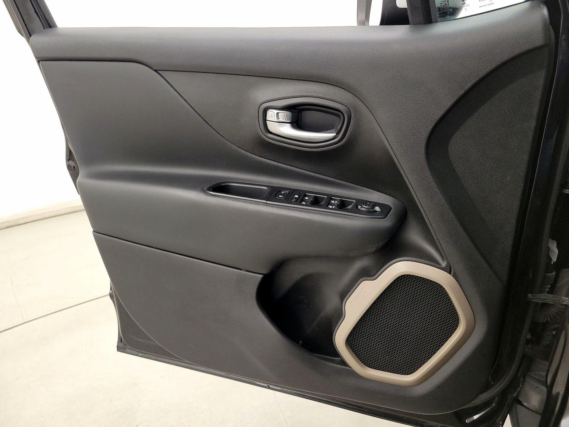 Thumbnail: 2016 Jeep Renegade - 12