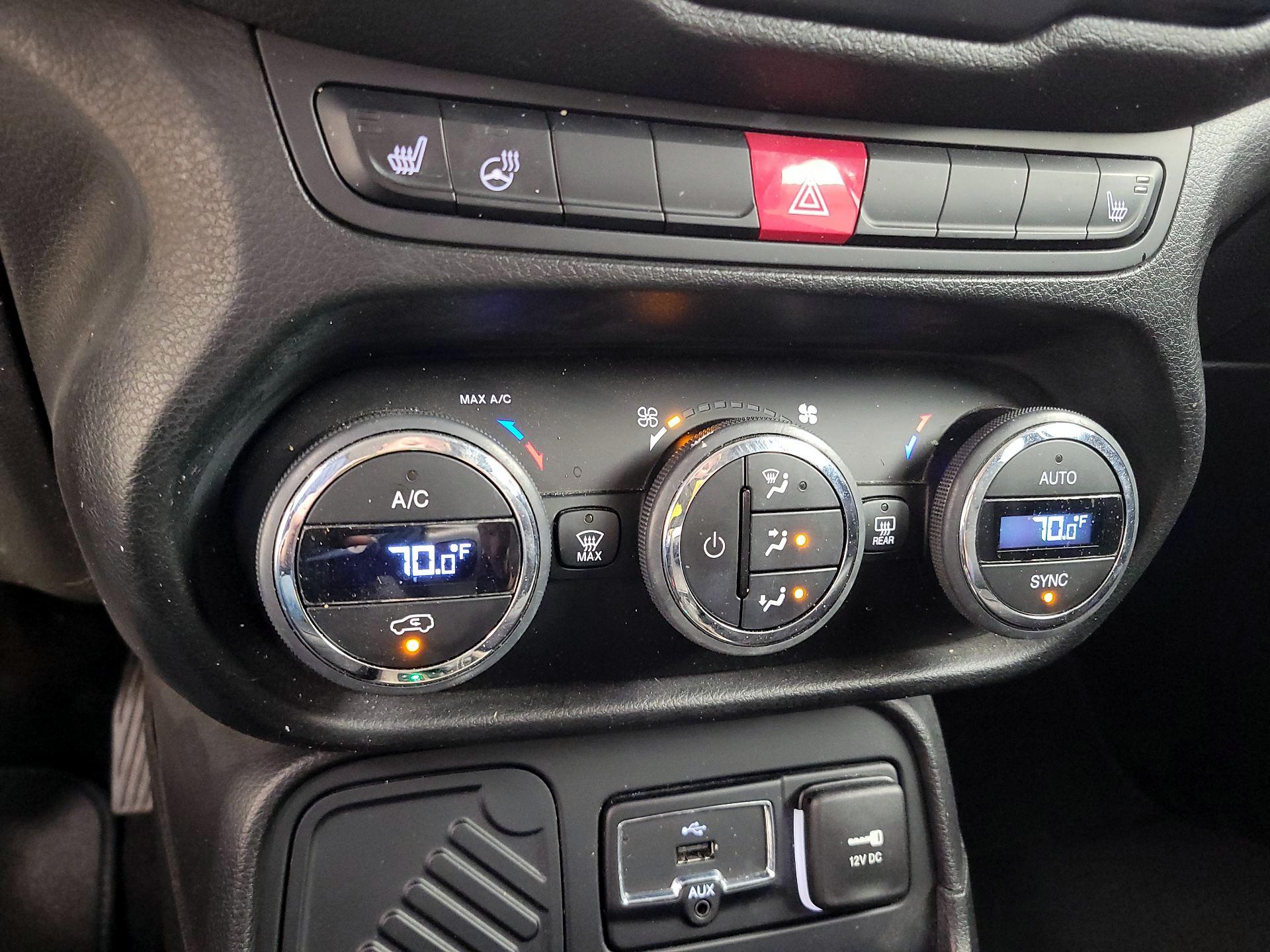 Thumbnail: 2016 Jeep Renegade - 17