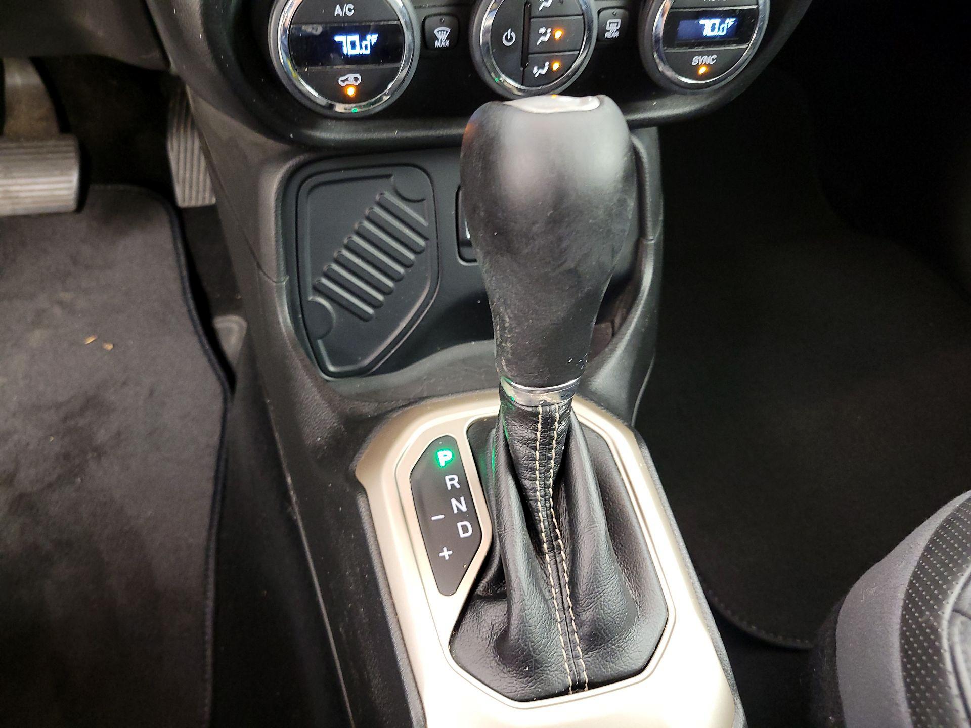 Thumbnail: 2016 Jeep Renegade - 18