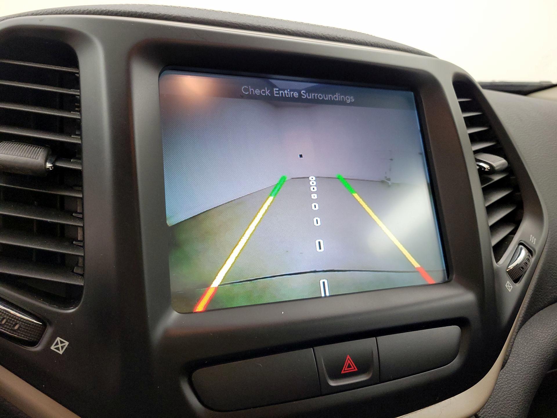 Thumbnail: 2017 Jeep Cherokee - 14