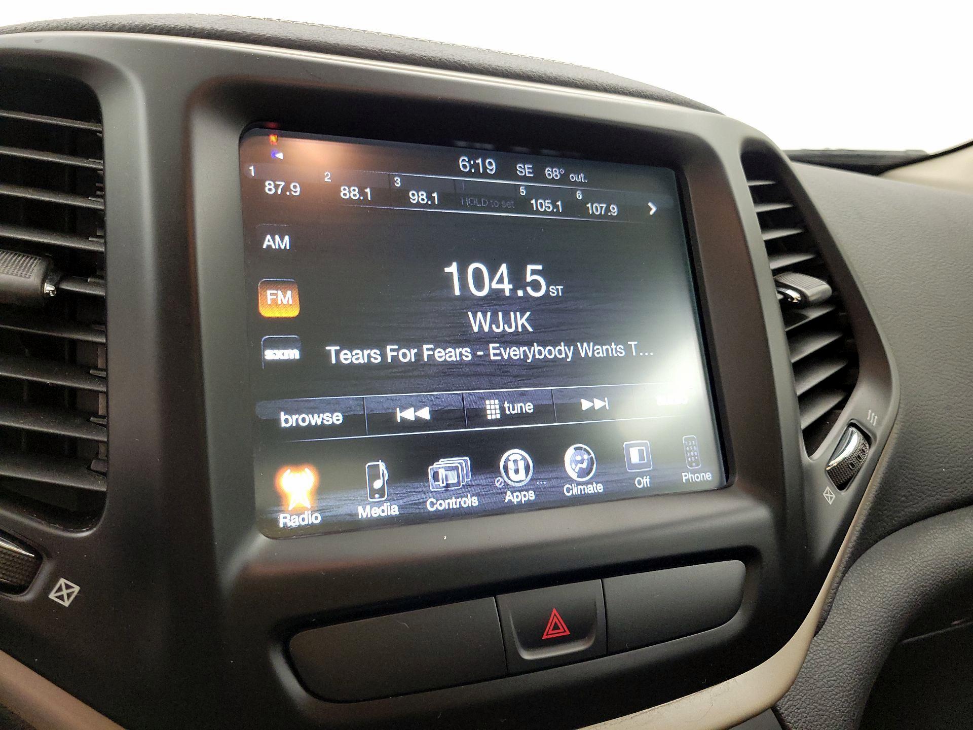 Thumbnail: 2017 Jeep Cherokee - 15