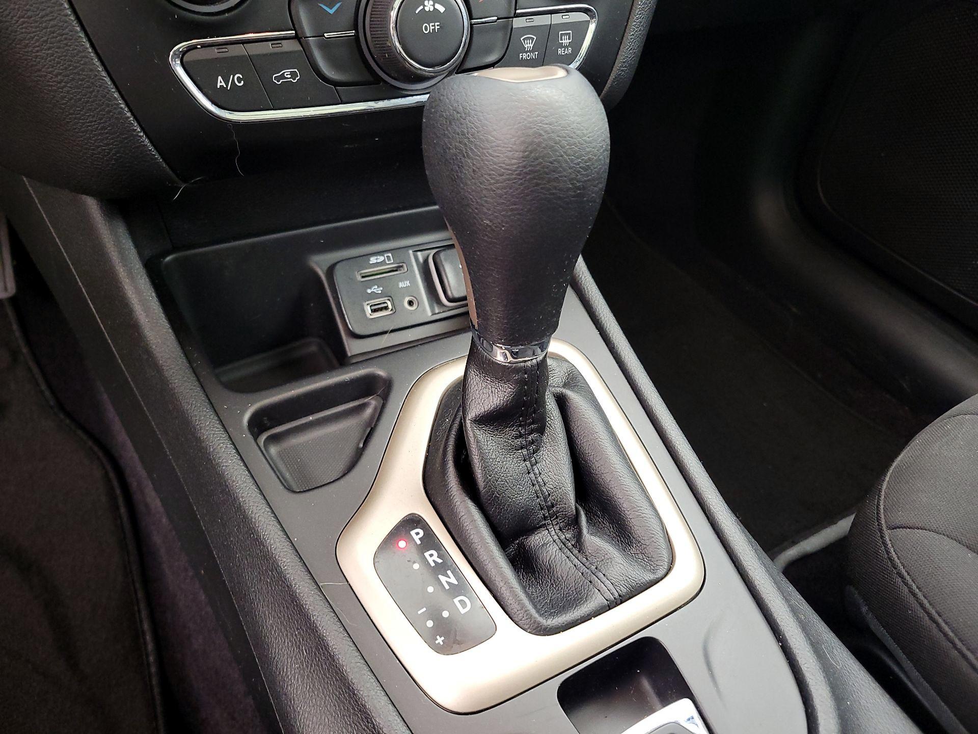 Thumbnail: 2017 Jeep Cherokee - 17