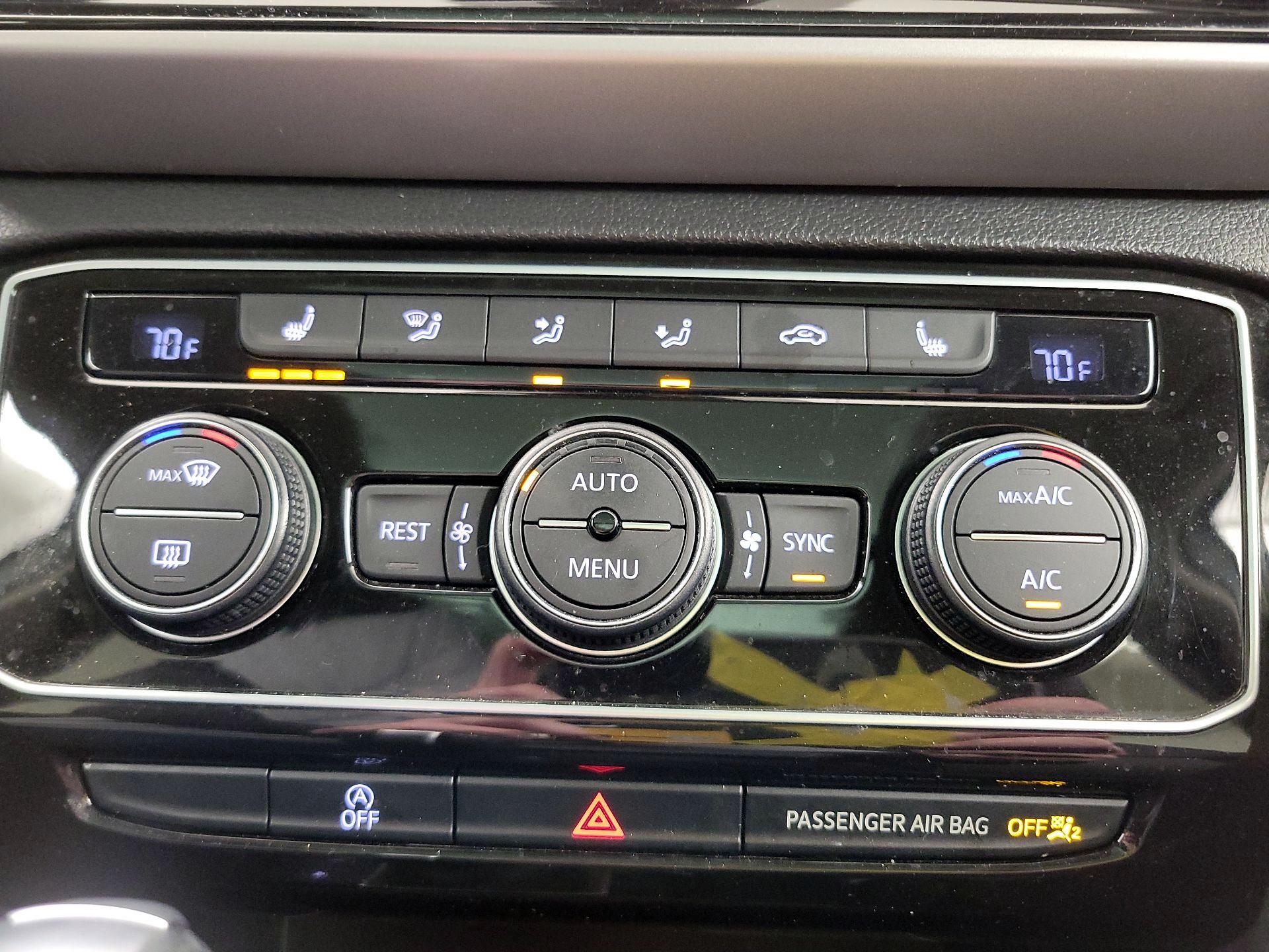 Thumbnail: 2021 Volkswagen Atlas - 16