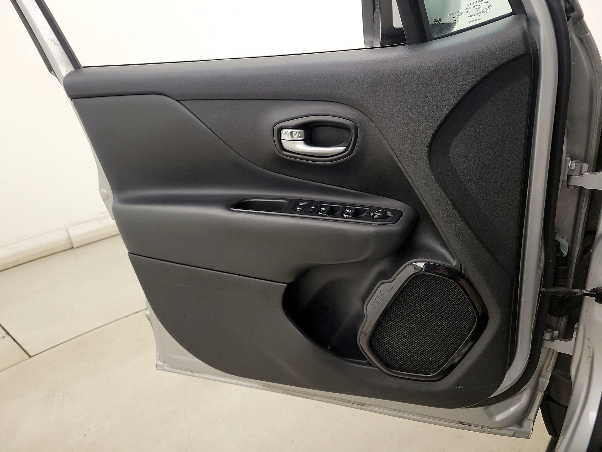 Thumbnail: 2018 Jeep Renegade - 12