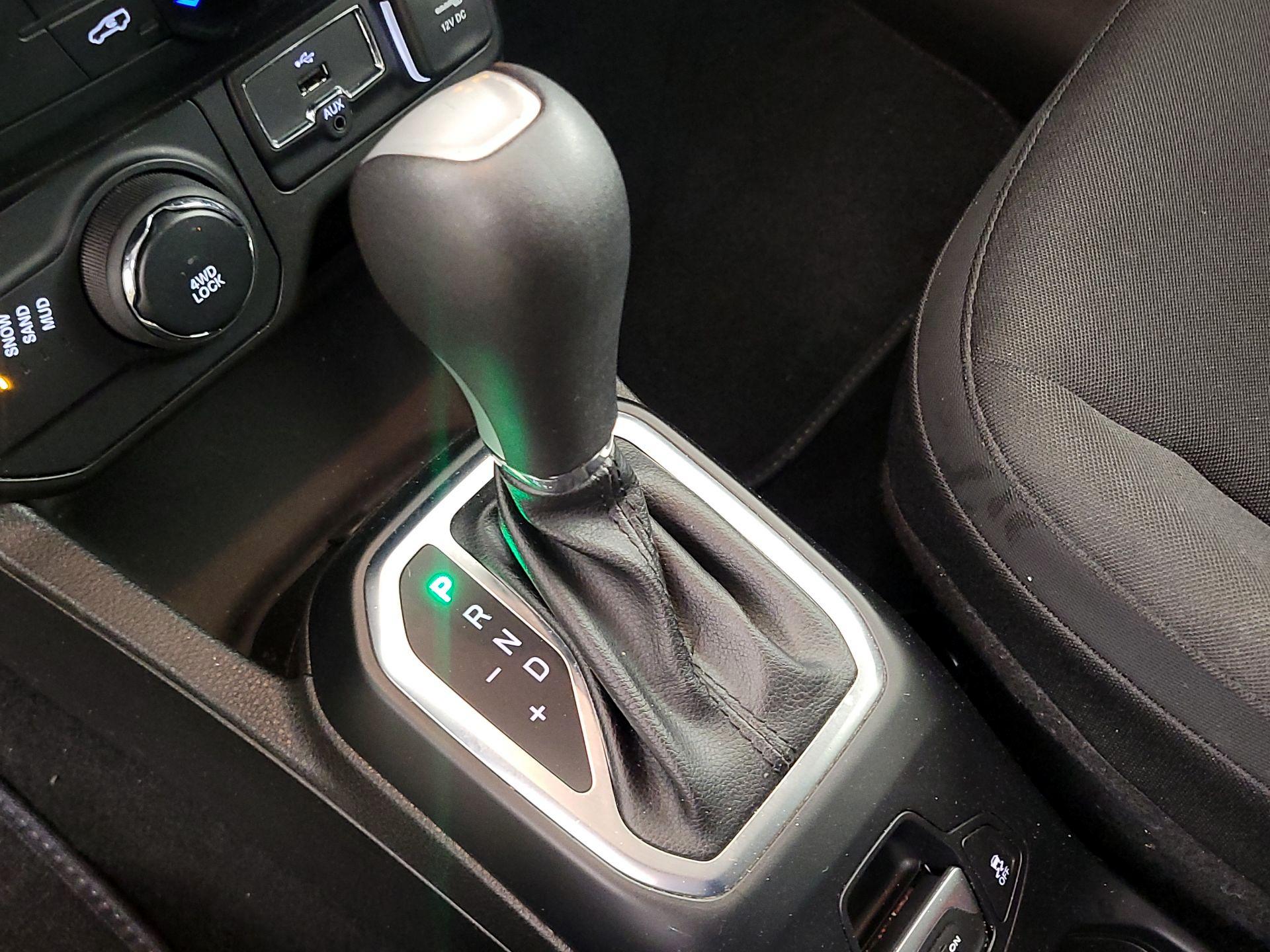 Thumbnail: 2018 Jeep Renegade - 17