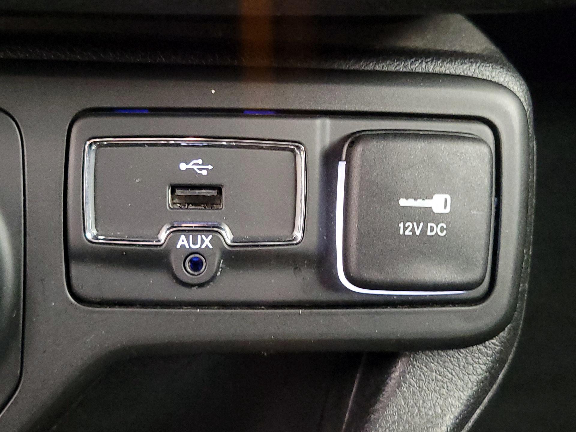 Thumbnail: 2018 Jeep Renegade - 18