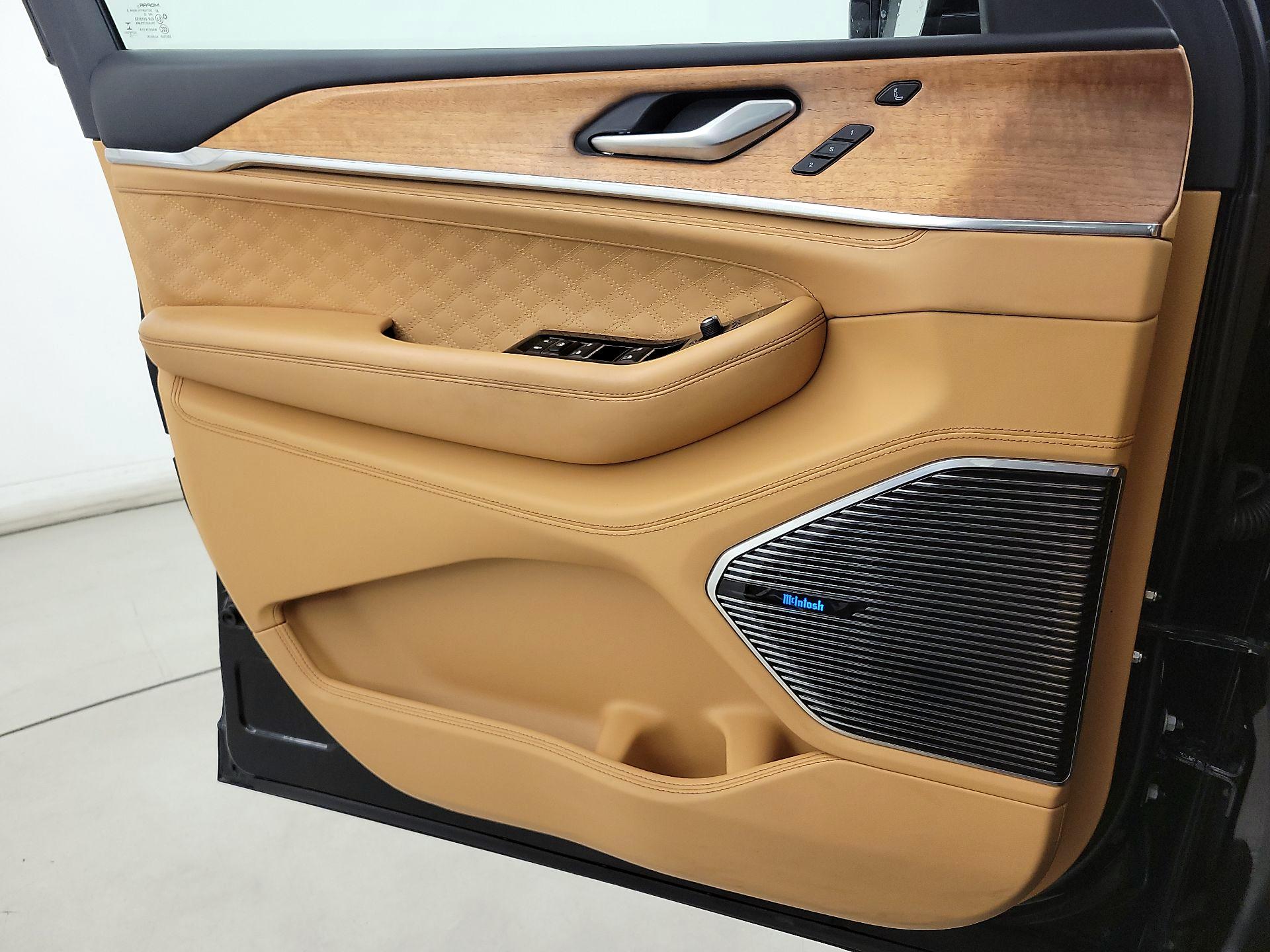 Thumbnail: 2022 Jeep Grand Cherokee - 12