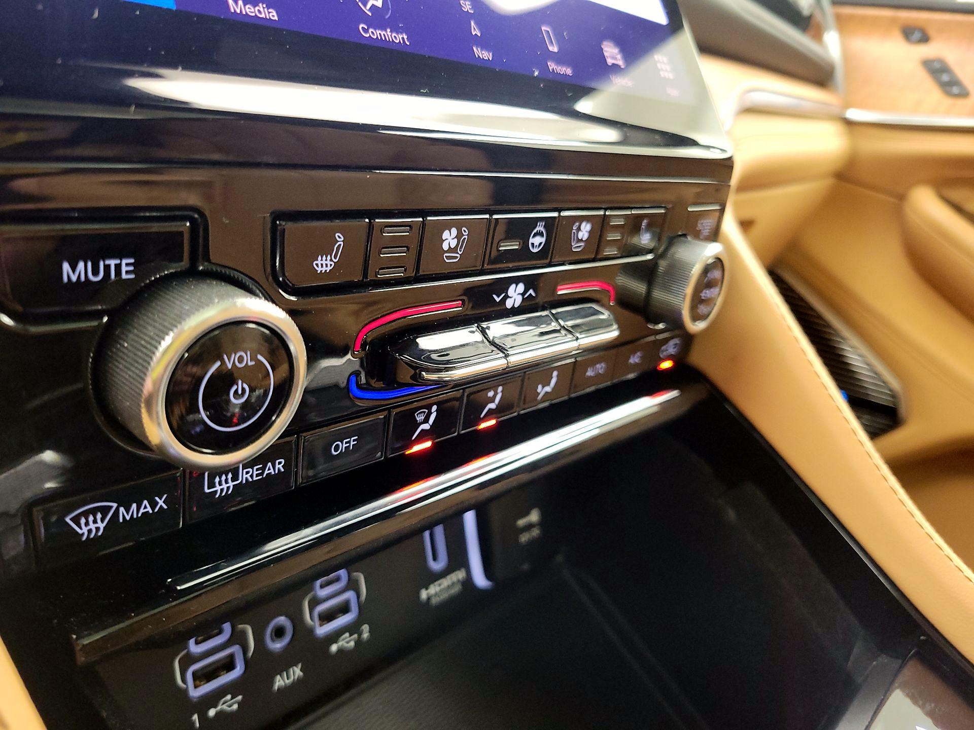 Thumbnail: 2022 Jeep Grand Cherokee - 17