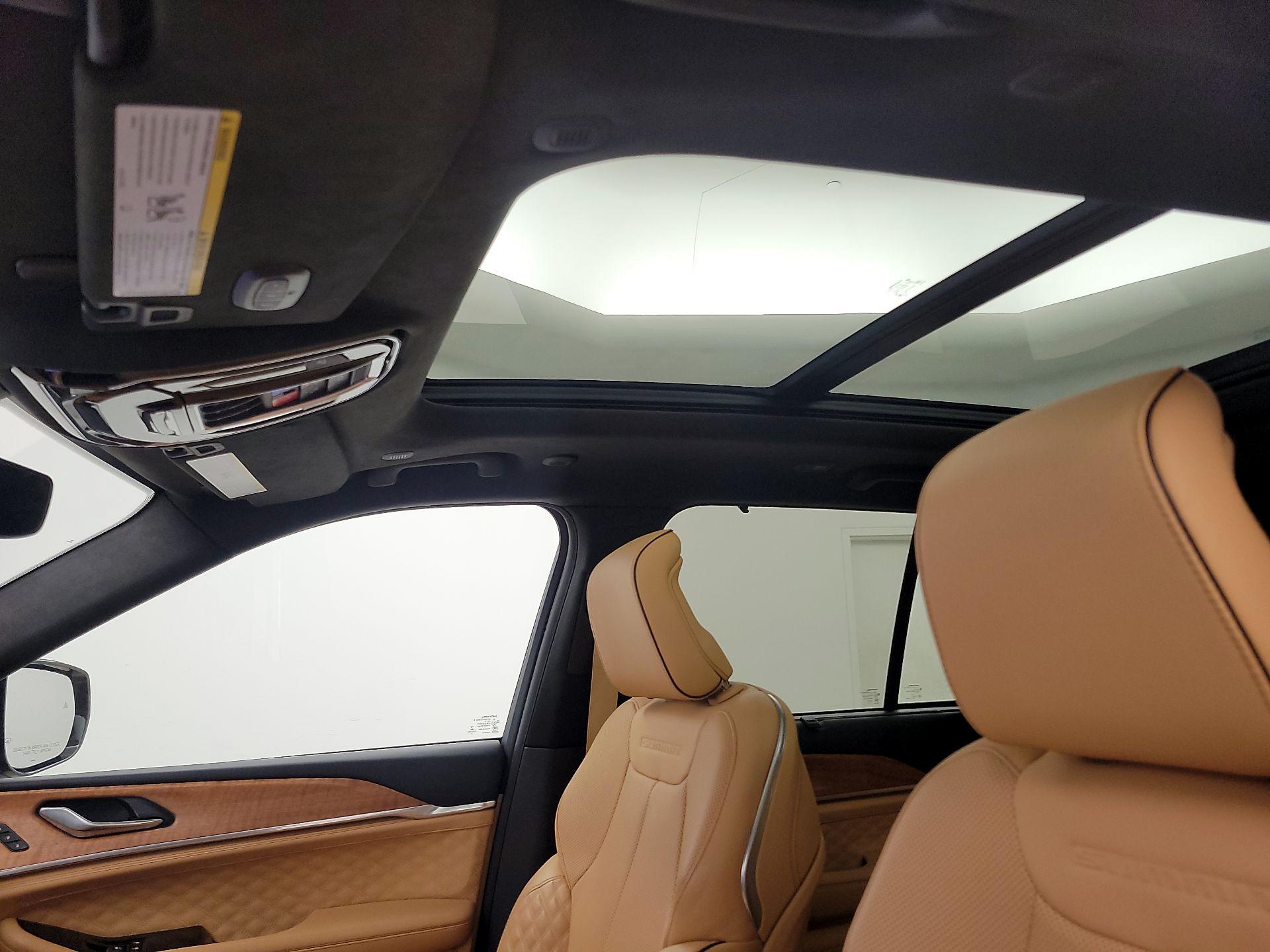 Thumbnail: 2022 Jeep Grand Cherokee - 20