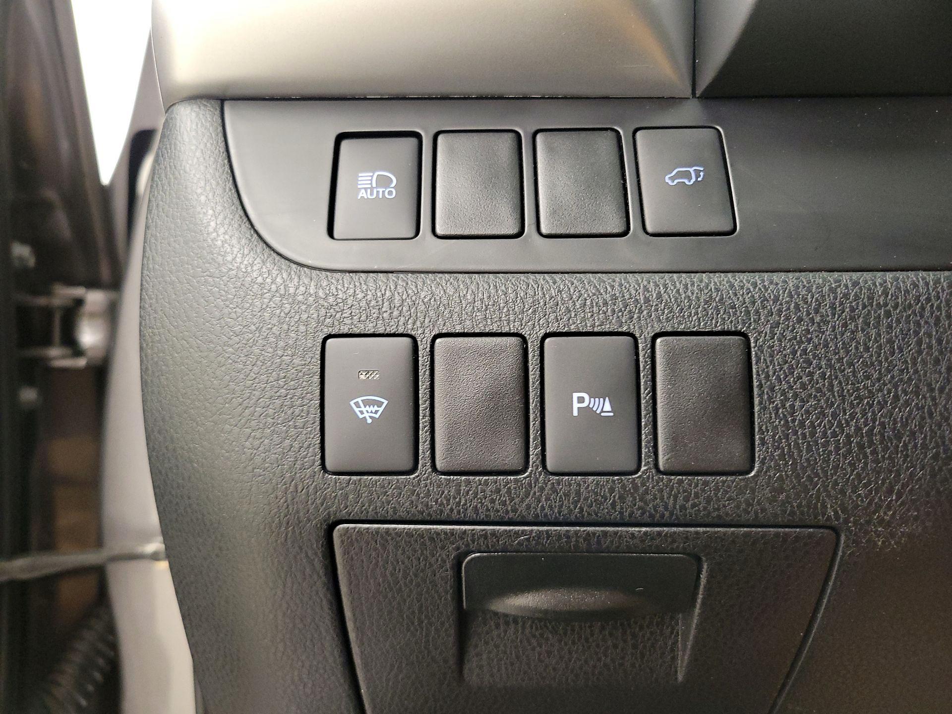 Thumbnail: 2017 Toyota Highlander - 13