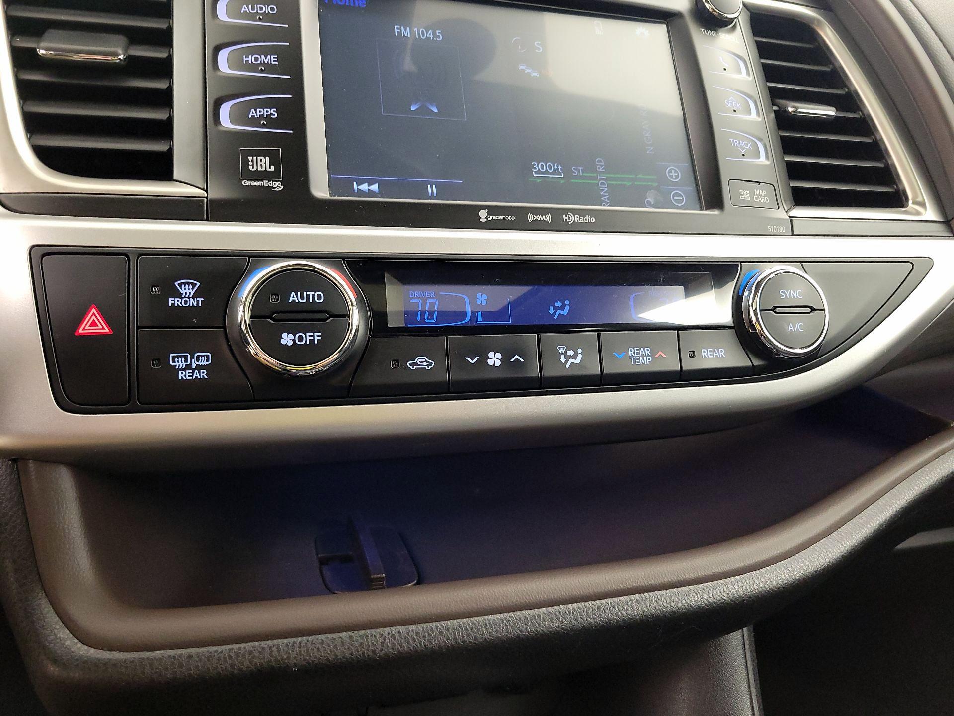 Thumbnail: 2017 Toyota Highlander - 17