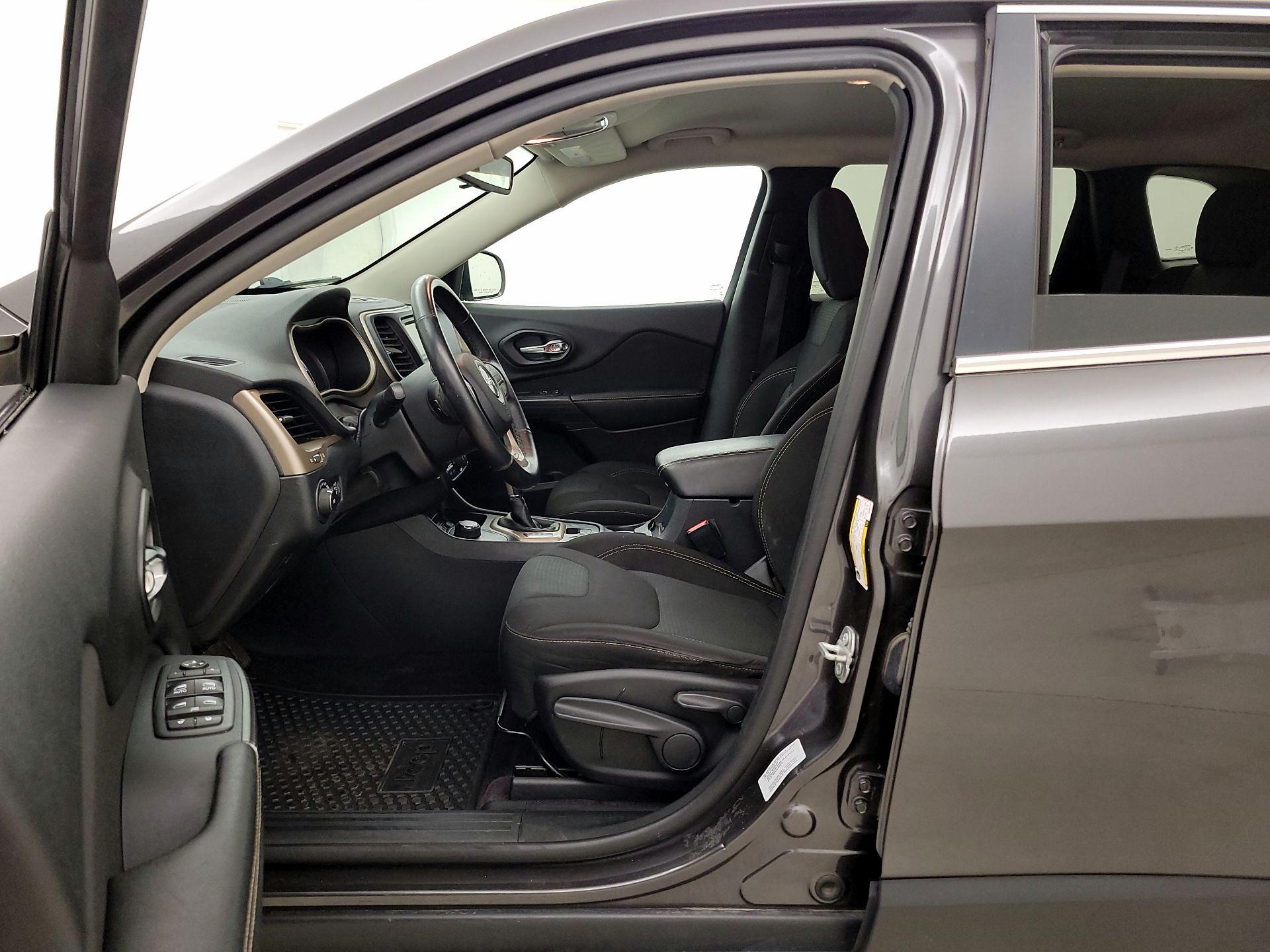 Thumbnail: 2016 Jeep Cherokee - 11