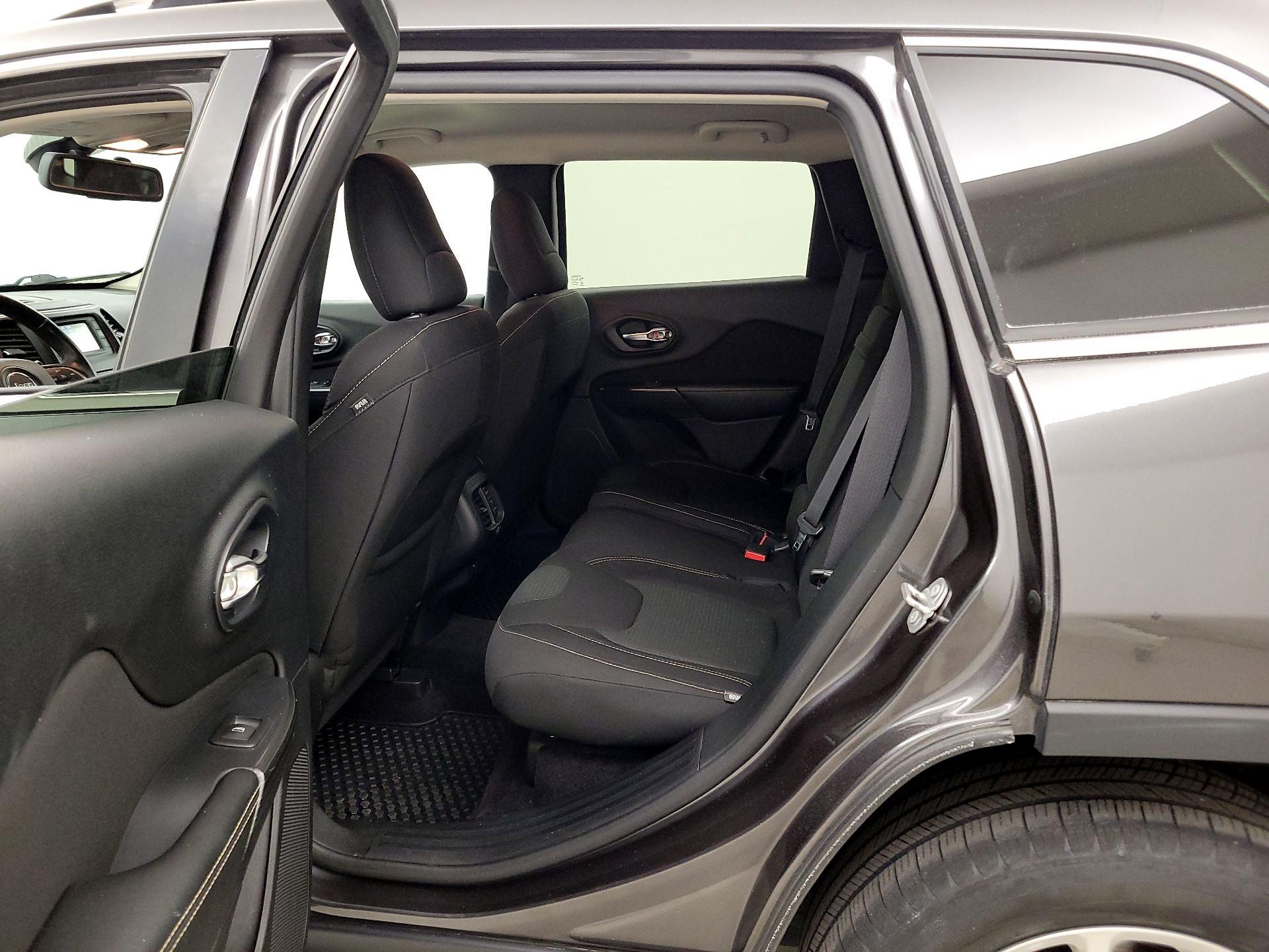 Thumbnail: 2016 Jeep Cherokee - 19