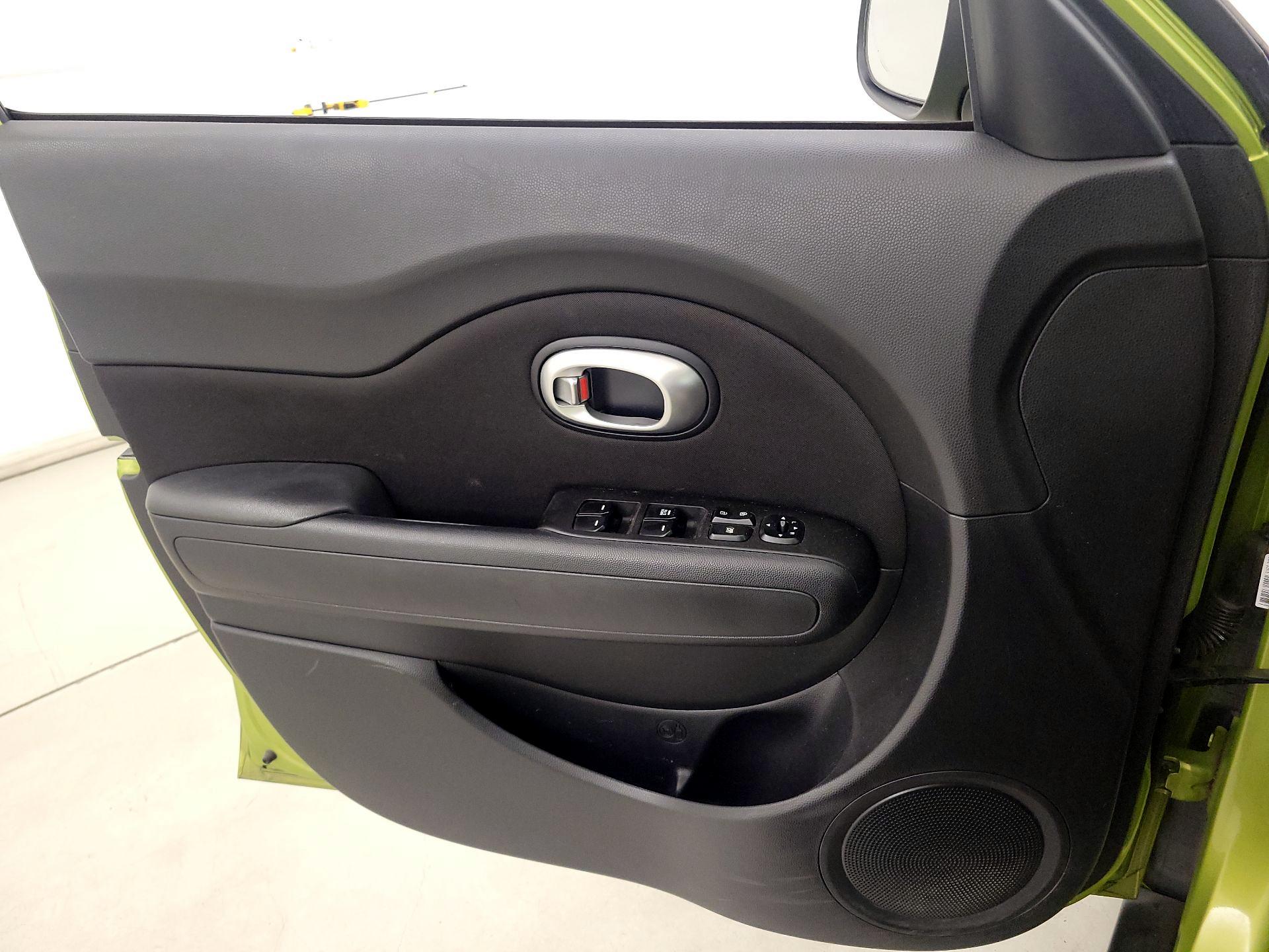 Thumbnail: 2016 Kia Soul - 12