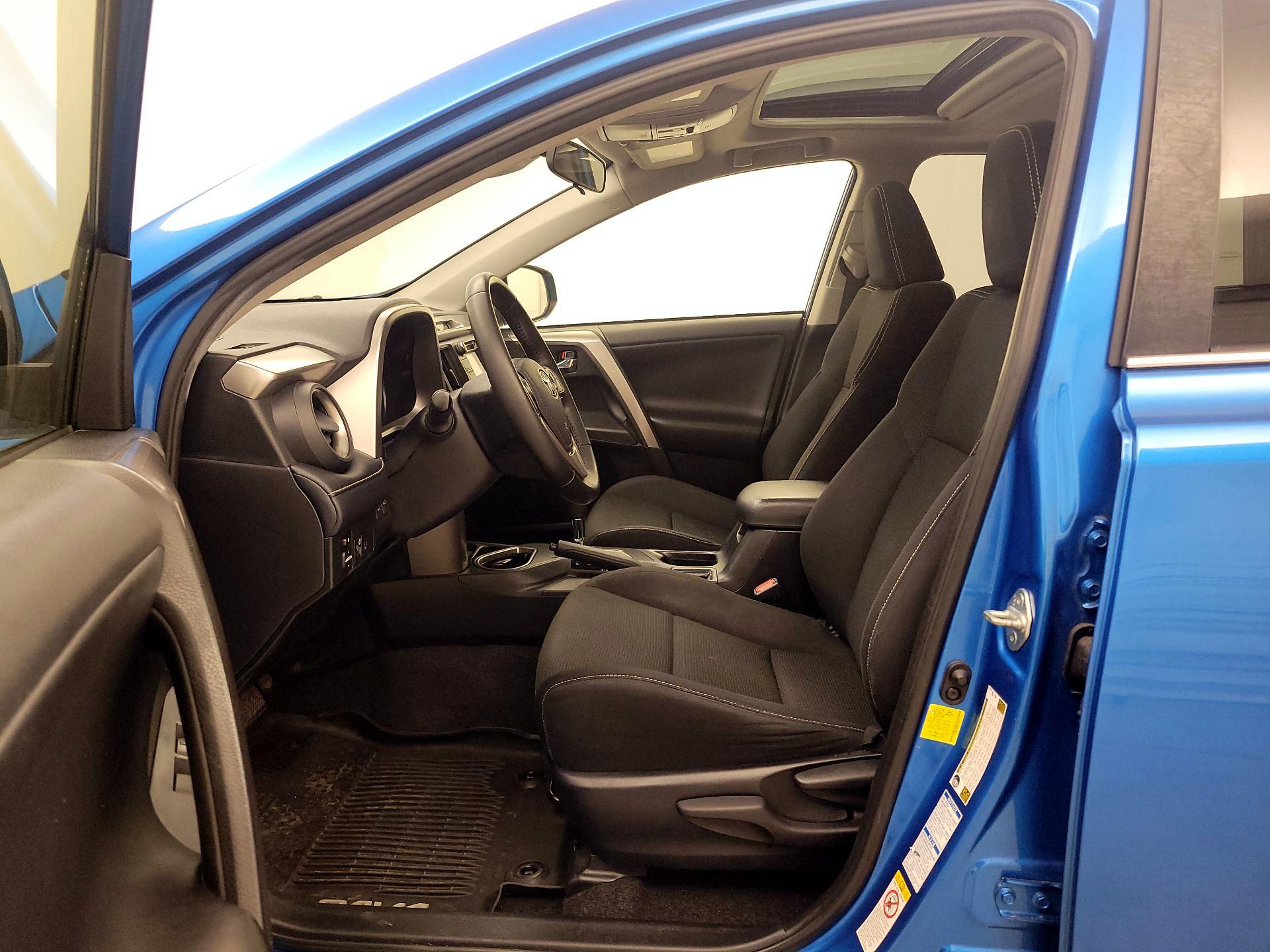 Thumbnail: 2018 Toyota RAV4 - 11