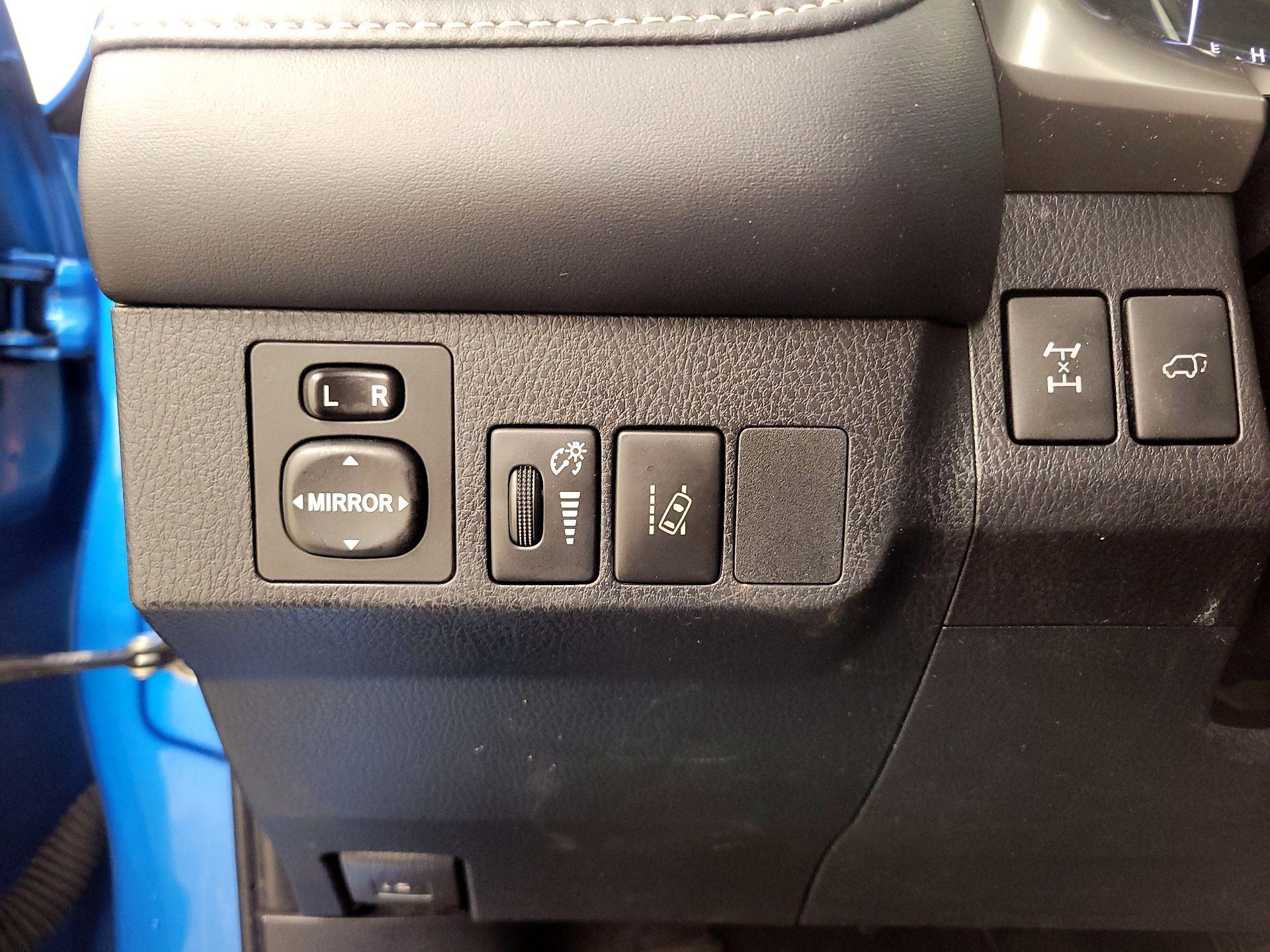 Thumbnail: 2018 Toyota RAV4 - 13