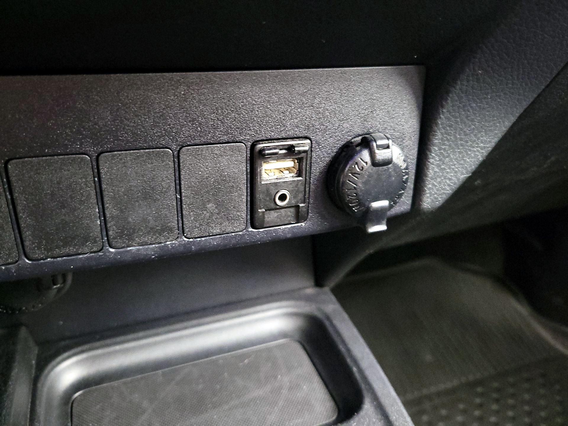 Thumbnail: 2018 Toyota RAV4 - 18