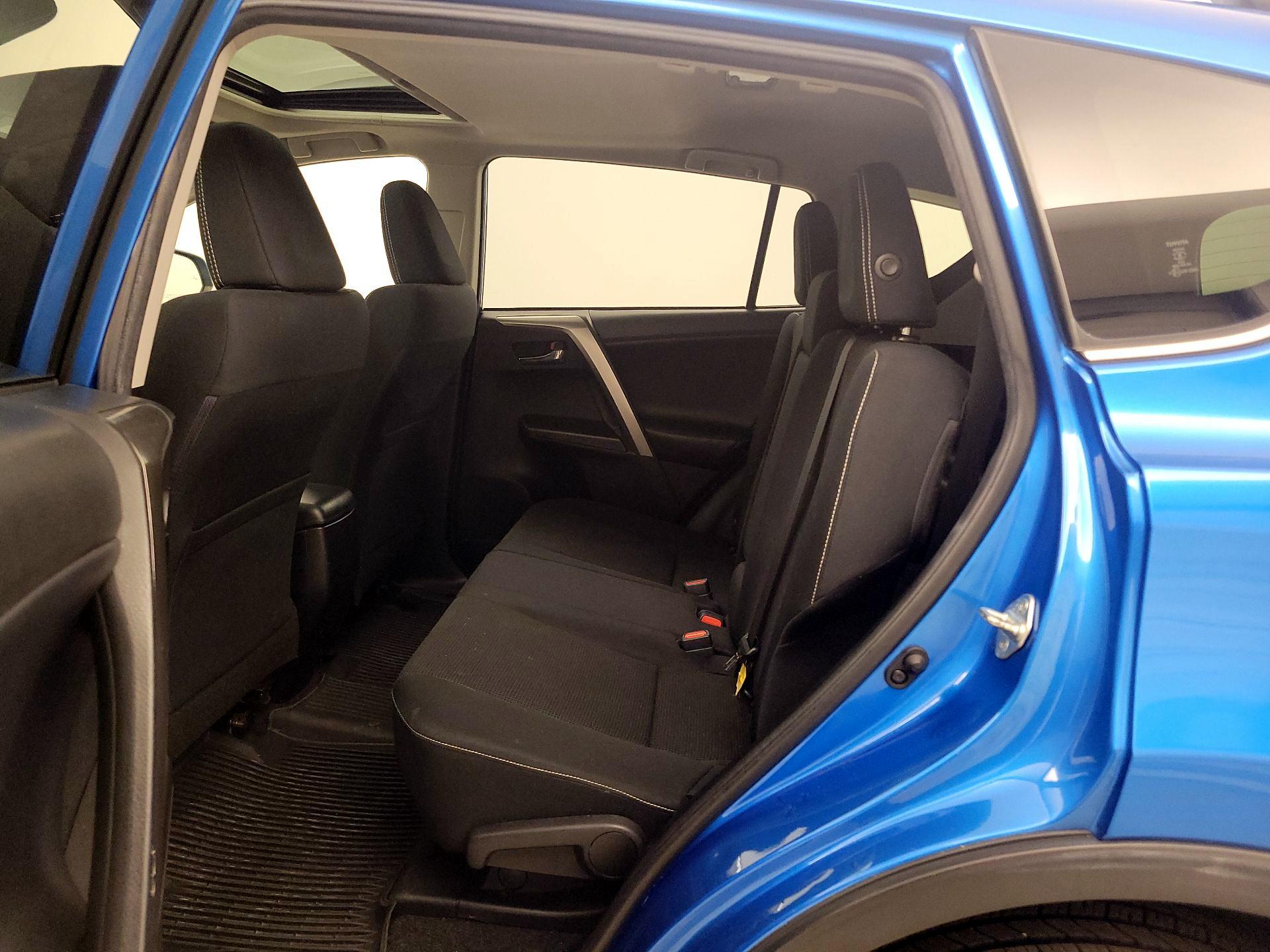 Thumbnail: 2018 Toyota RAV4 - 20