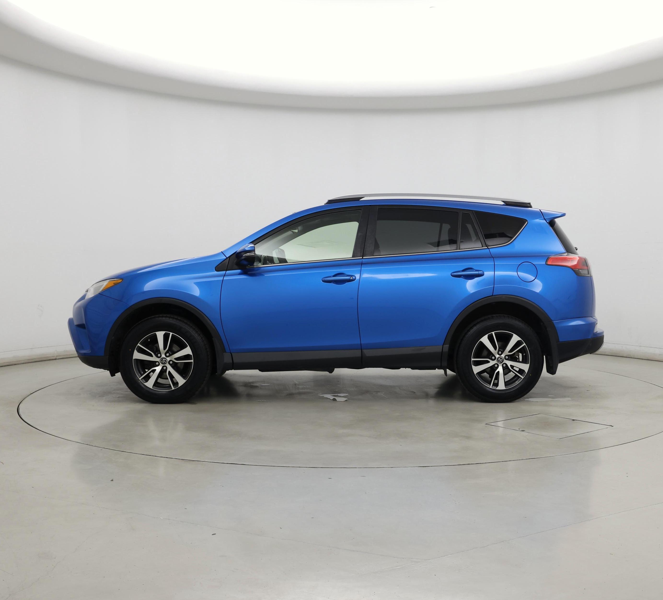 Thumbnail: 2018 Toyota RAV4 - 3