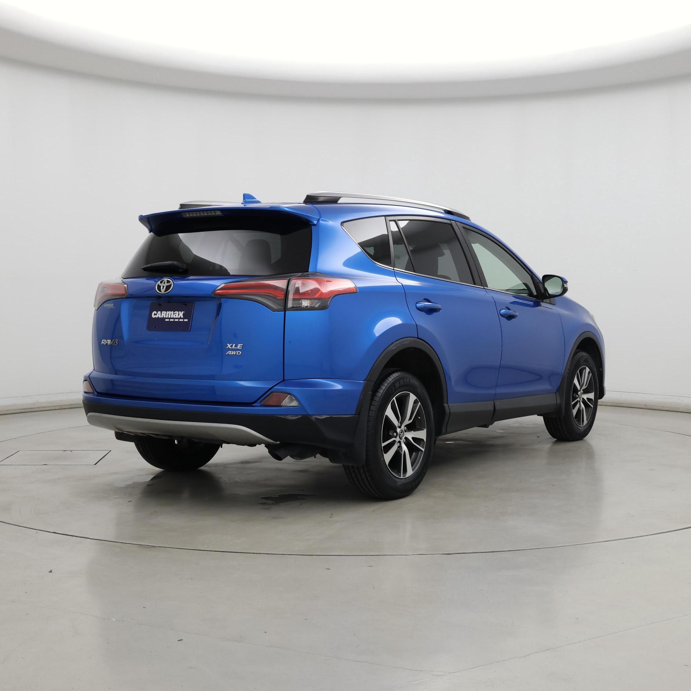 Thumbnail: 2018 Toyota RAV4 - 8