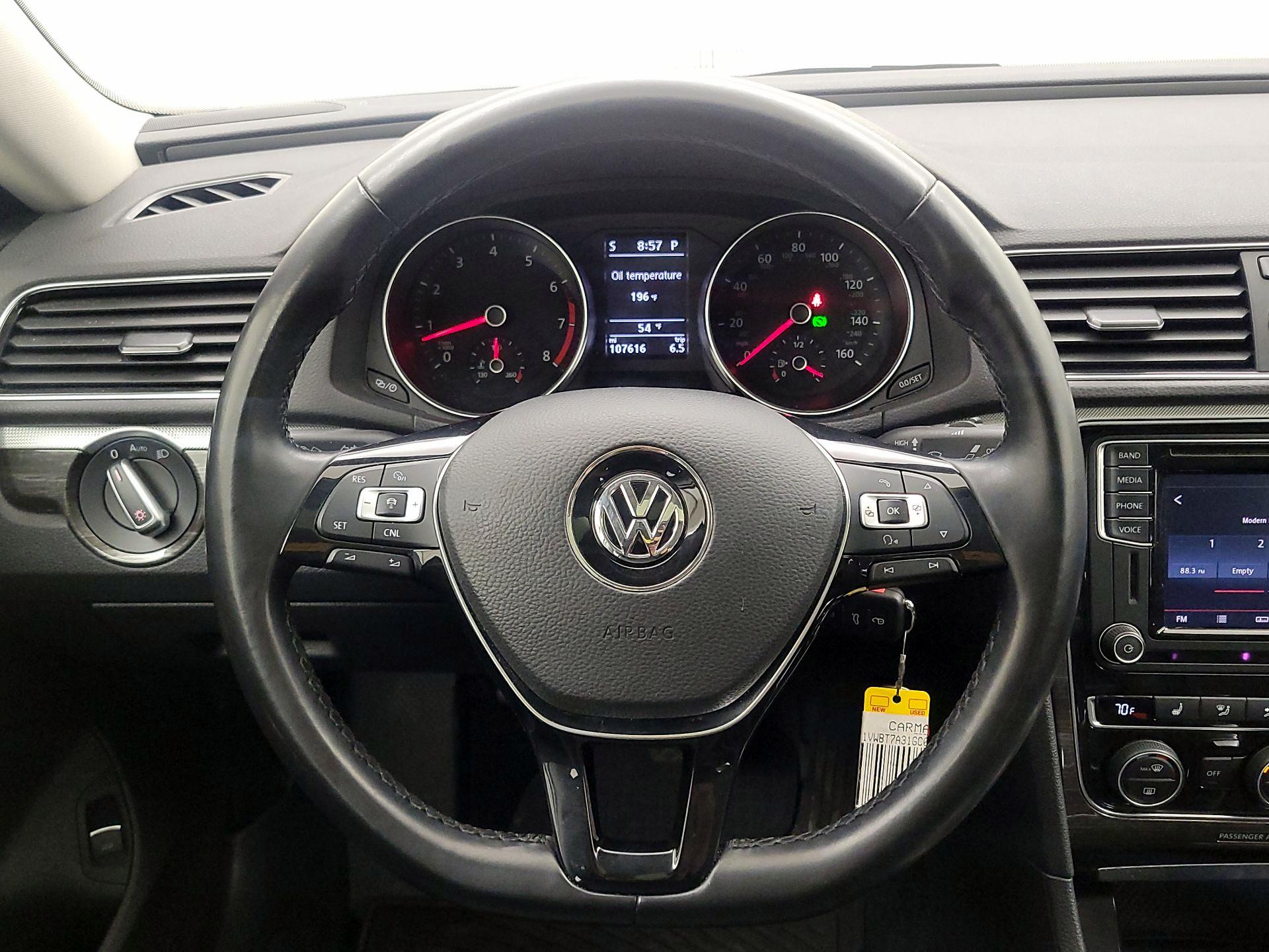 Thumbnail: 2016 Volkswagen Passat - 10