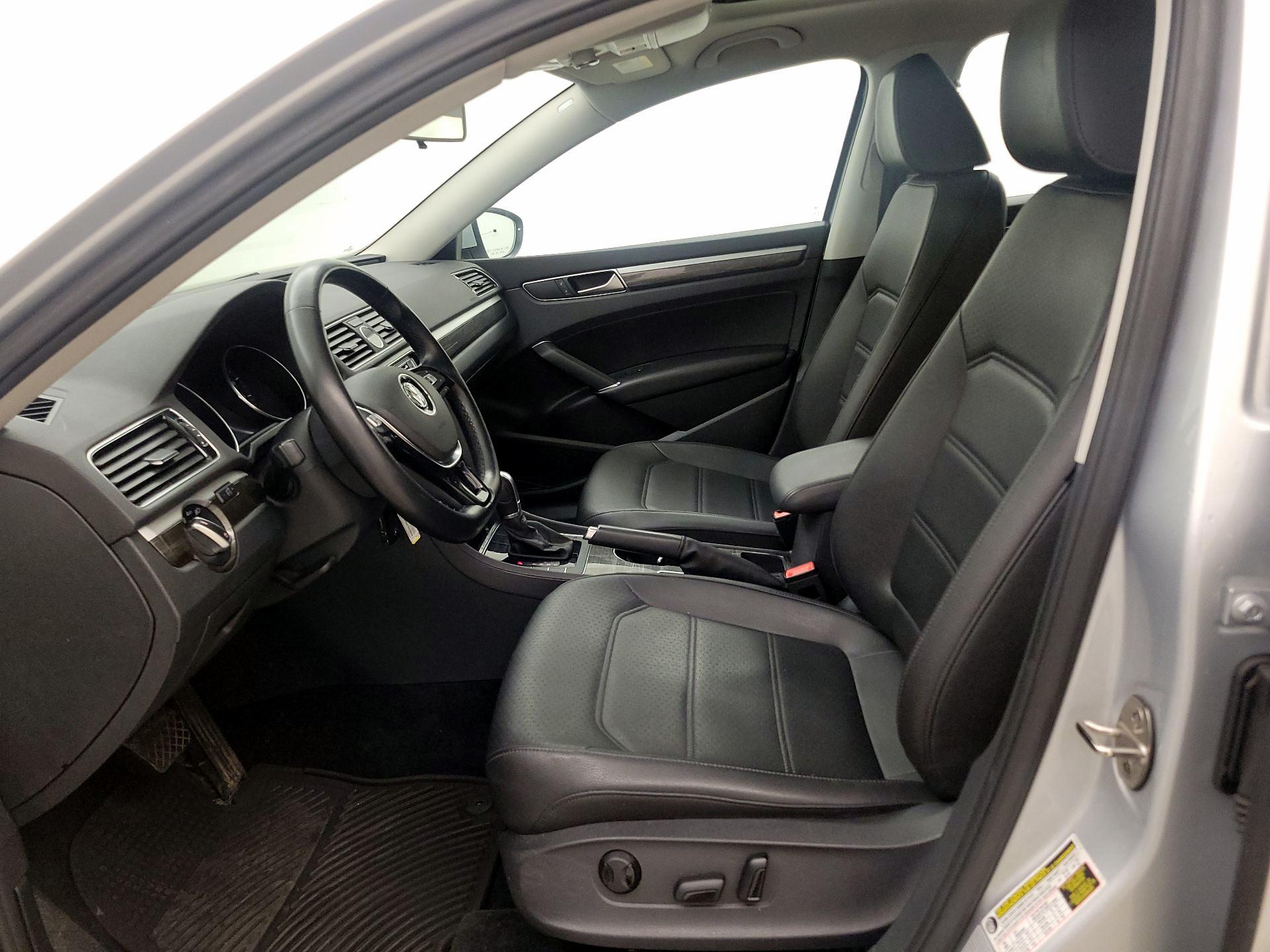 Thumbnail: 2016 Volkswagen Passat - 11