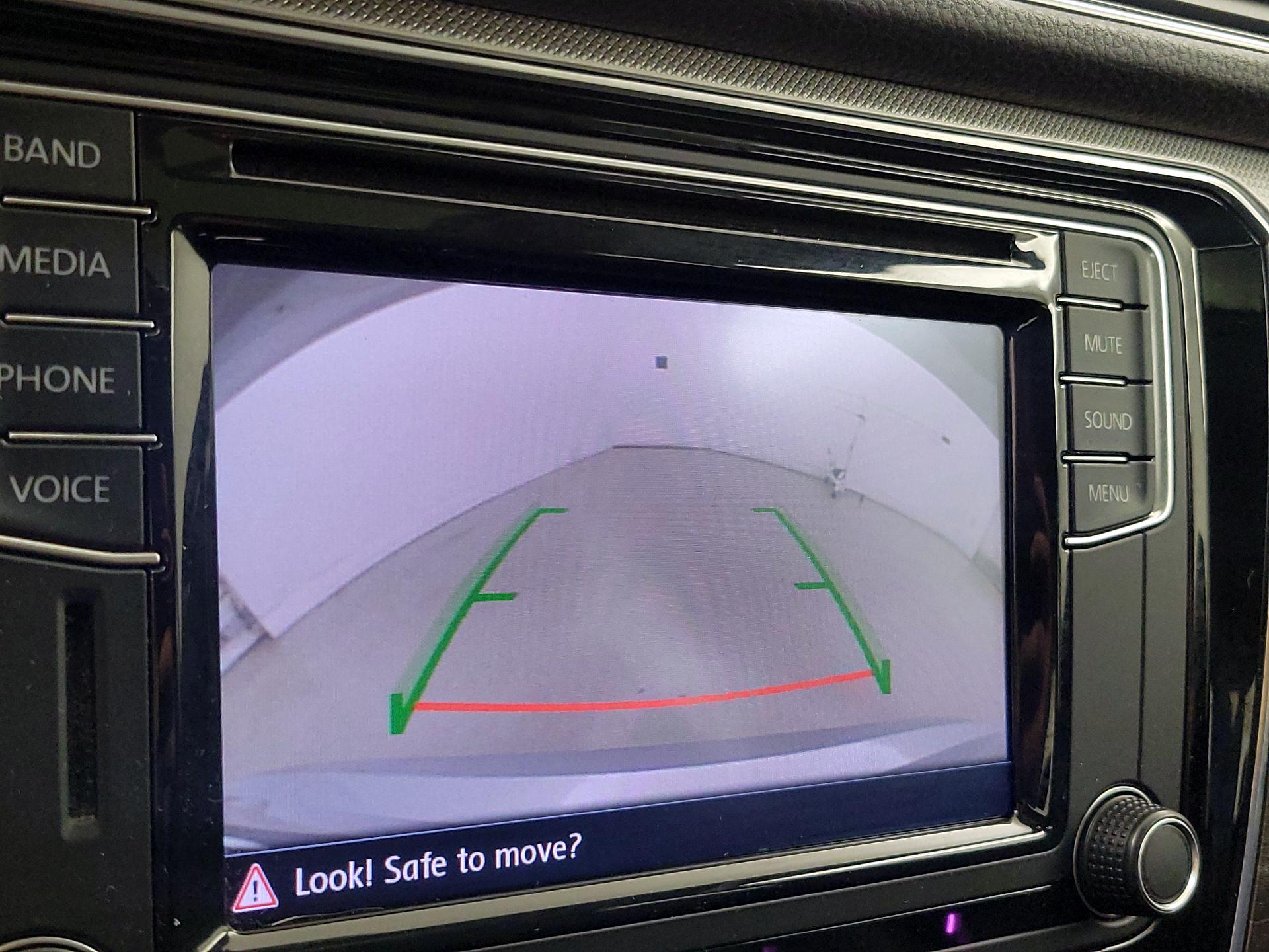 Thumbnail: 2016 Volkswagen Passat - 14