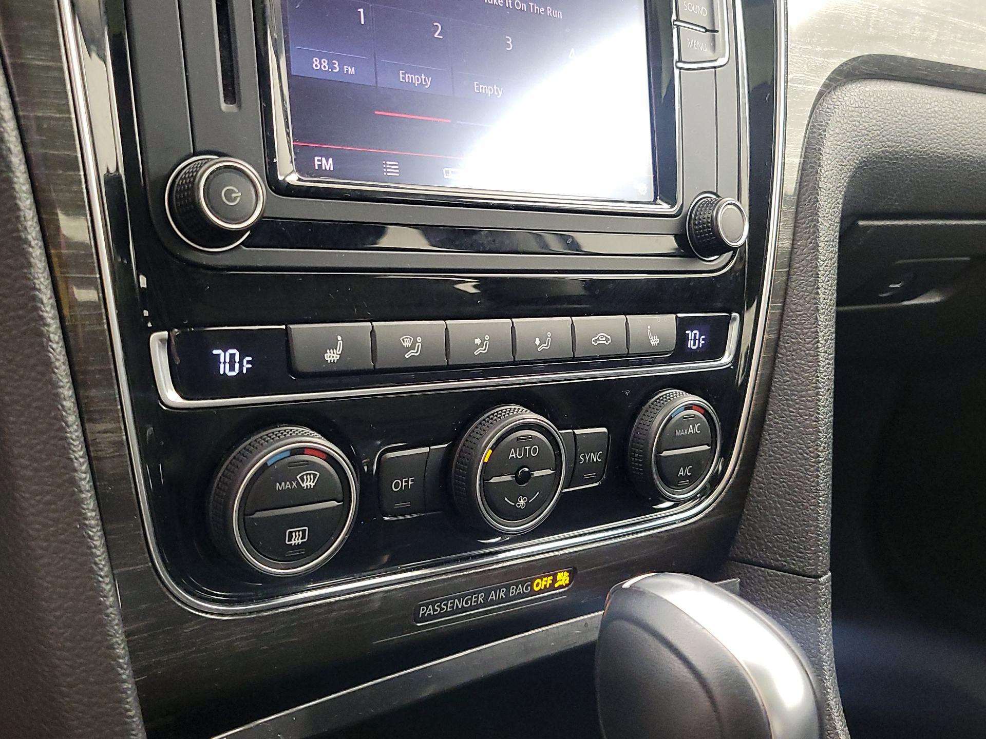 Thumbnail: 2016 Volkswagen Passat - 16