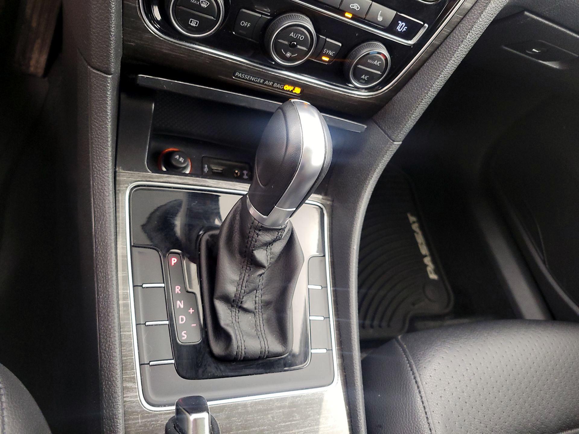 Thumbnail: 2016 Volkswagen Passat - 17