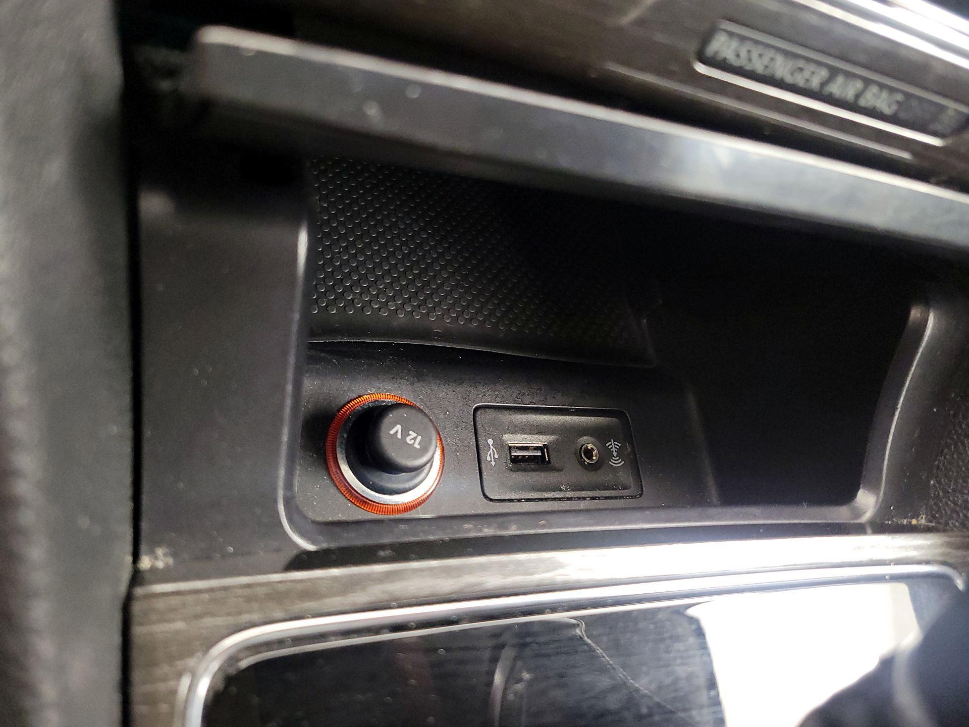 Thumbnail: 2016 Volkswagen Passat - 18