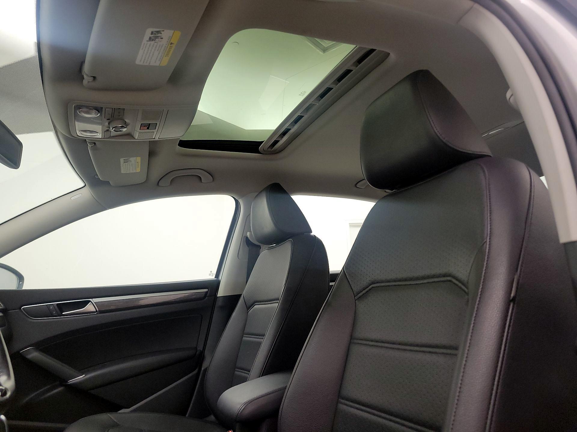 Thumbnail: 2016 Volkswagen Passat - 19