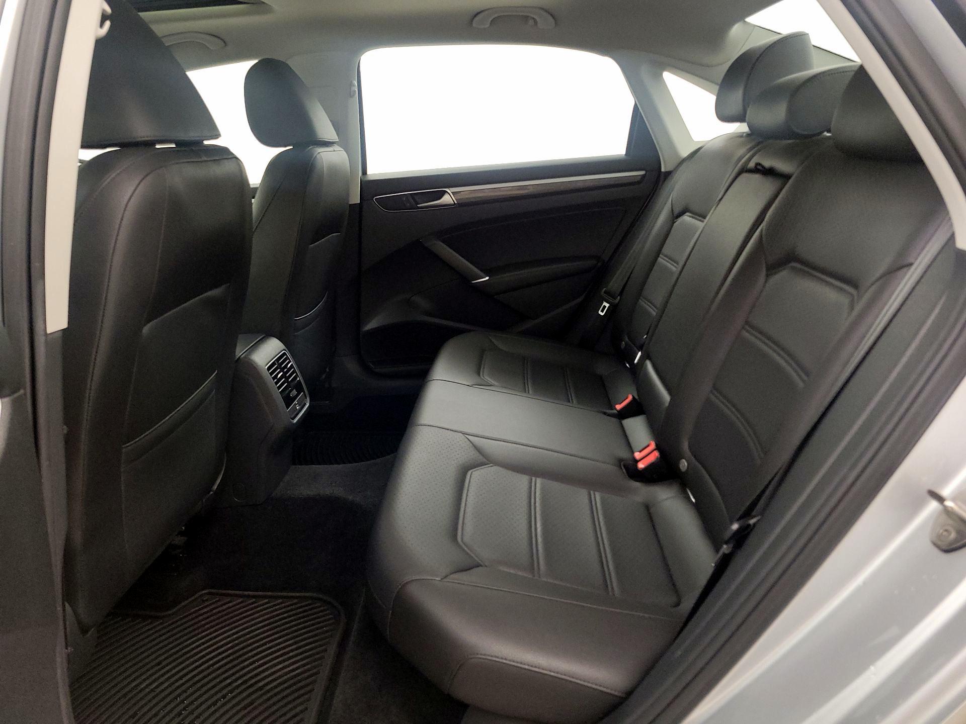 Thumbnail: 2016 Volkswagen Passat - 20