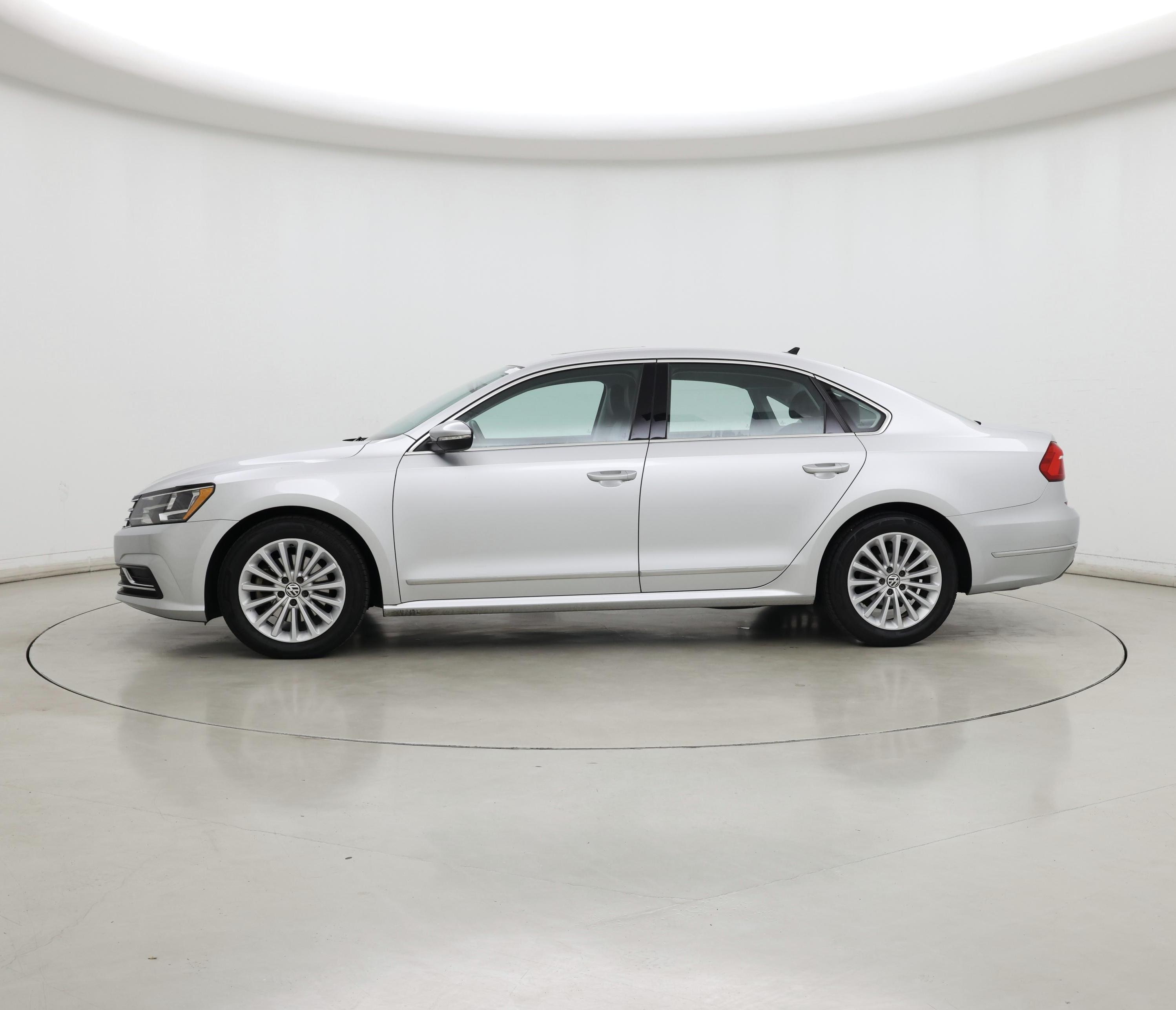 Thumbnail: 2016 Volkswagen Passat - 3