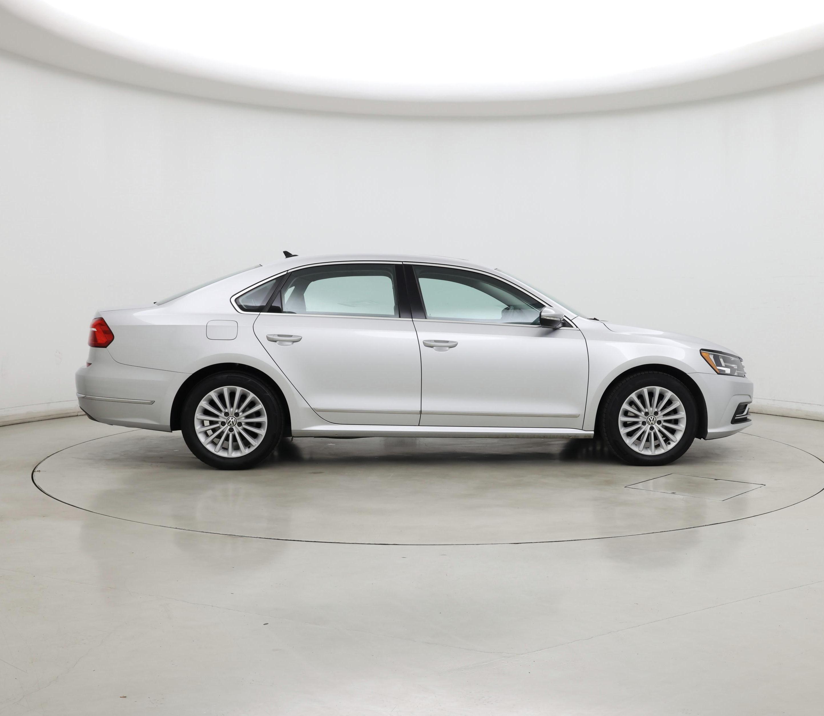 Thumbnail: 2016 Volkswagen Passat - 7