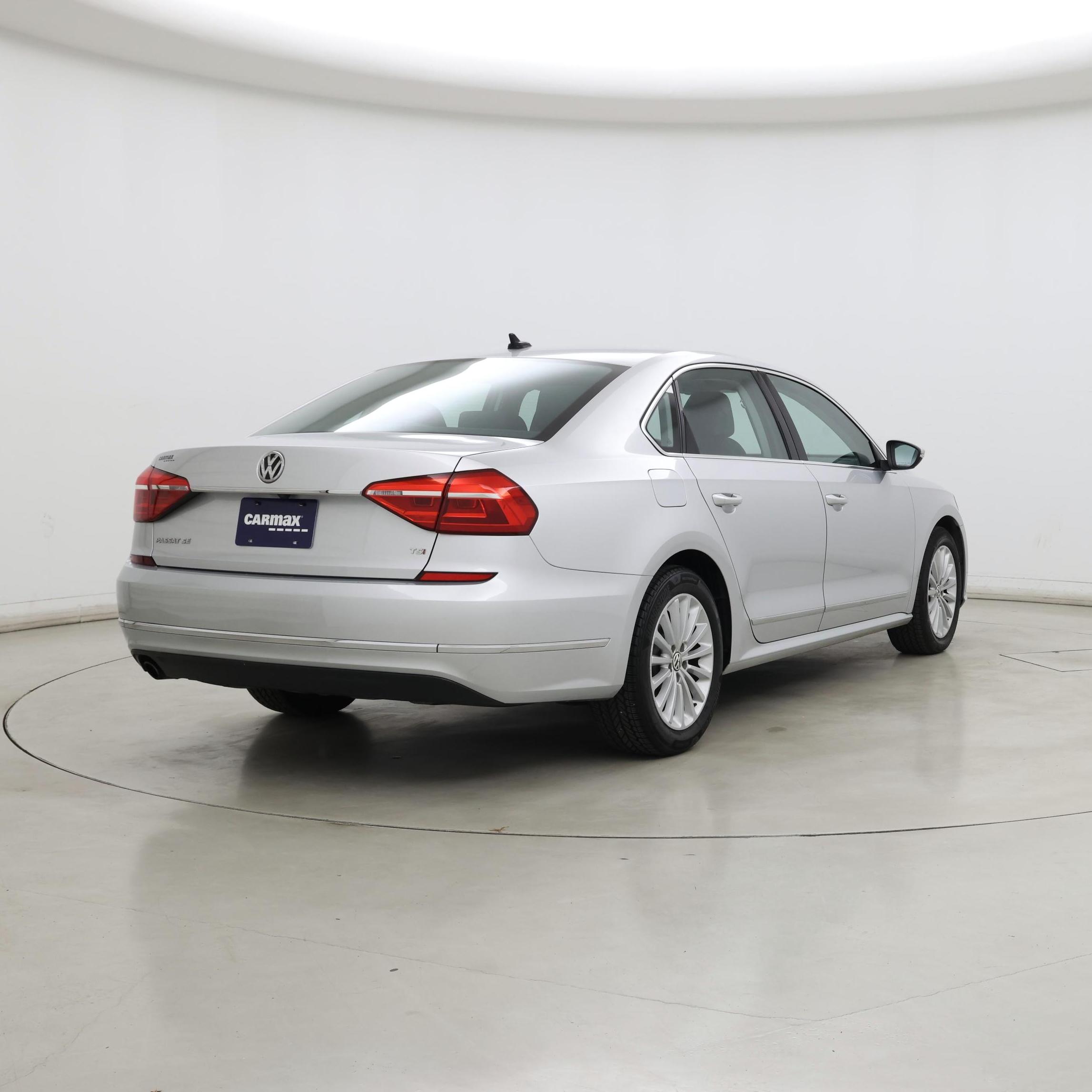 Thumbnail: 2016 Volkswagen Passat - 8