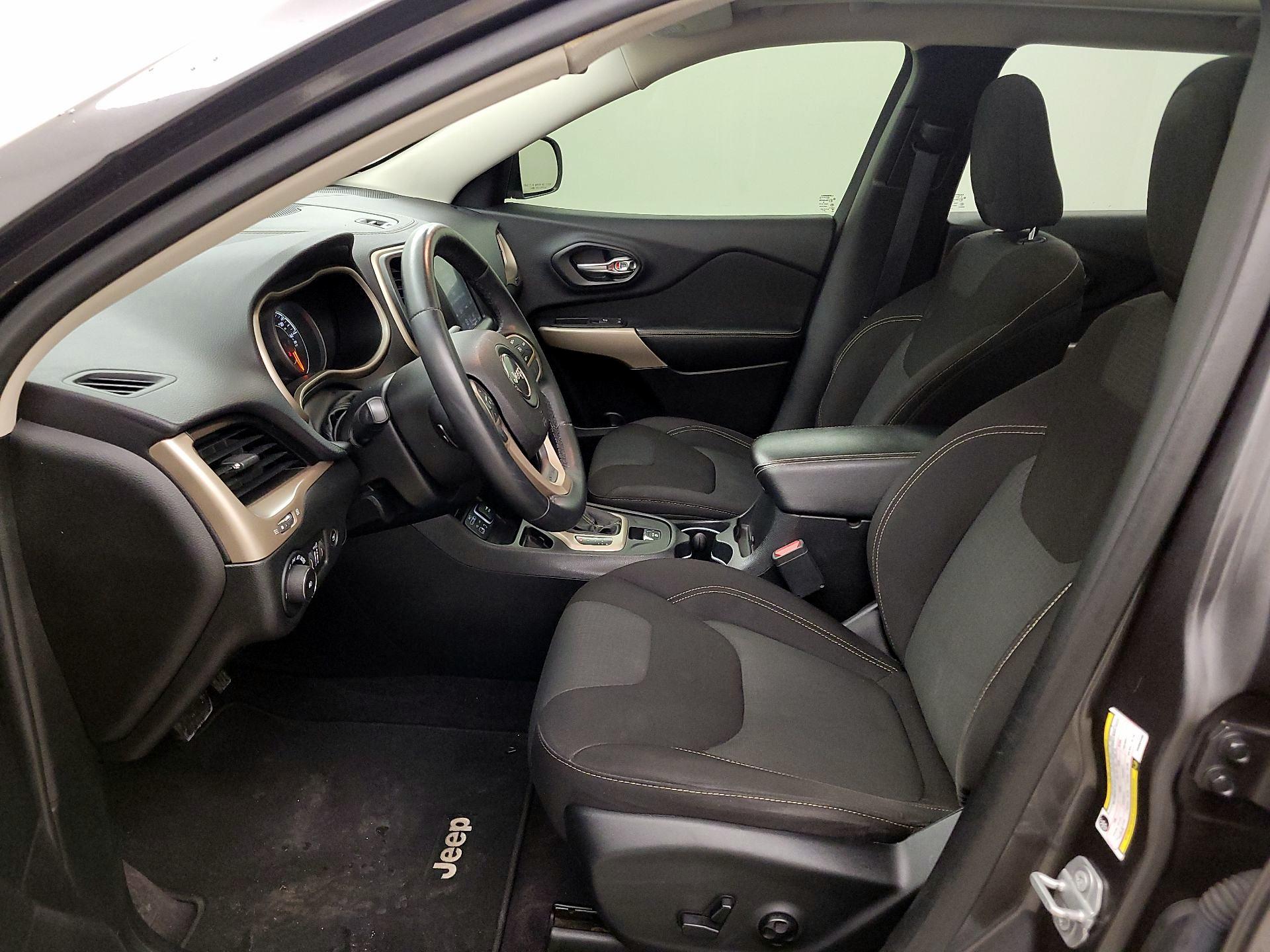 Thumbnail: 2017 Jeep Cherokee - 11