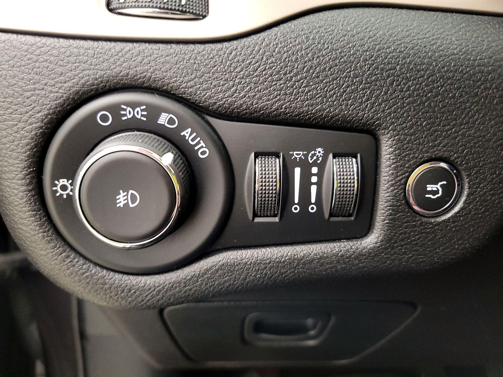 Thumbnail: 2017 Jeep Cherokee - 13