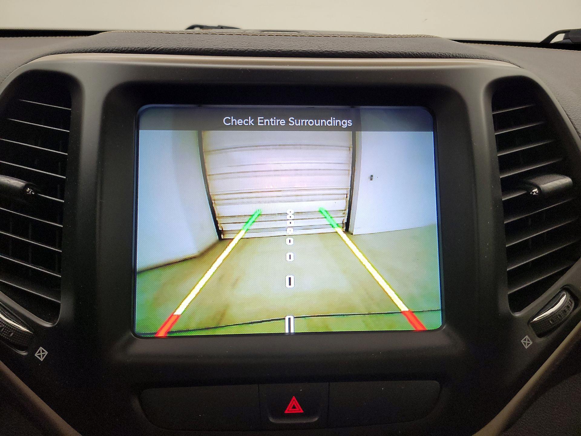 Thumbnail: 2017 Jeep Cherokee - 14