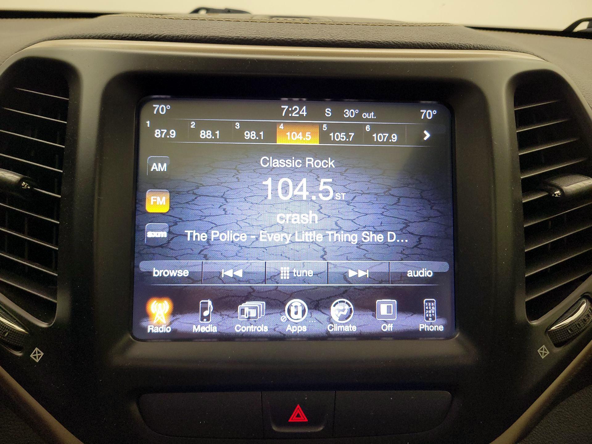 Thumbnail: 2017 Jeep Cherokee - 15