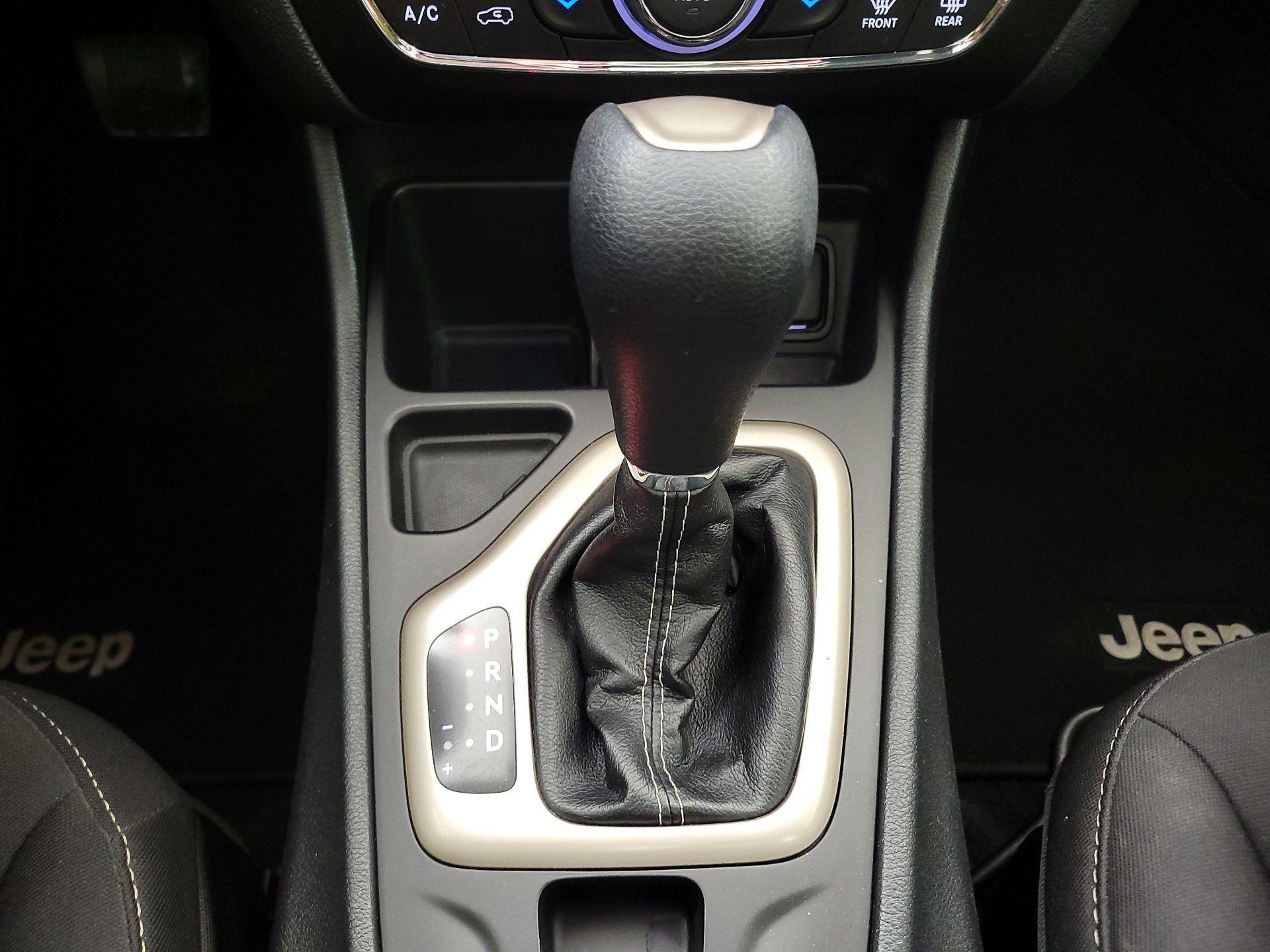 Thumbnail: 2017 Jeep Cherokee - 17