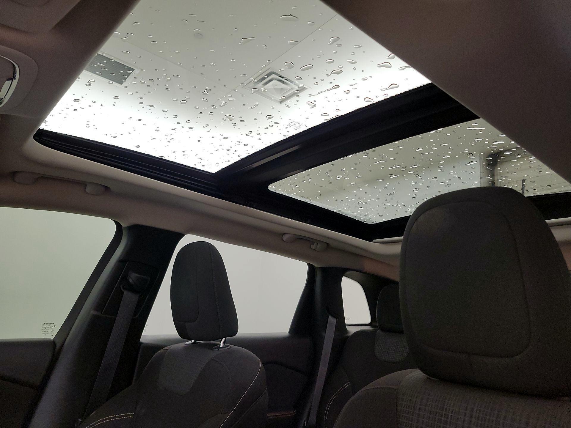 Thumbnail: 2017 Jeep Cherokee - 19