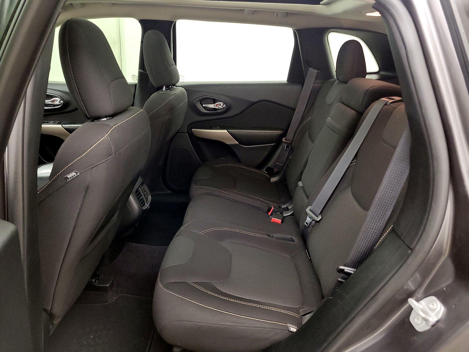 Thumbnail: 2017 Jeep Cherokee - 20