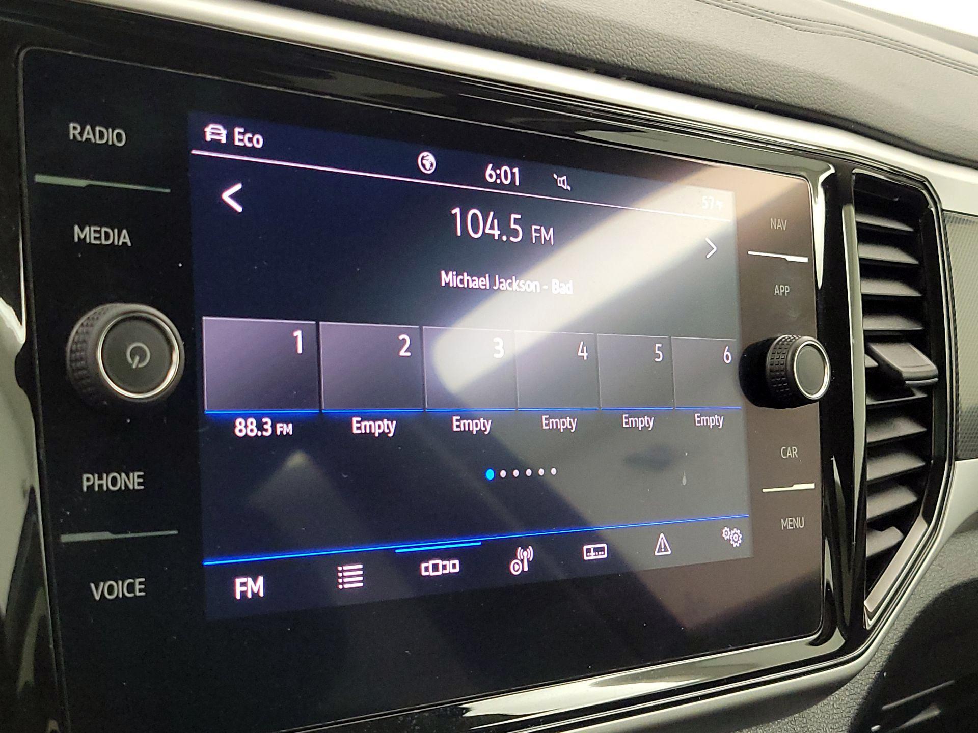 Thumbnail: 2022 Volkswagen Atlas - 16