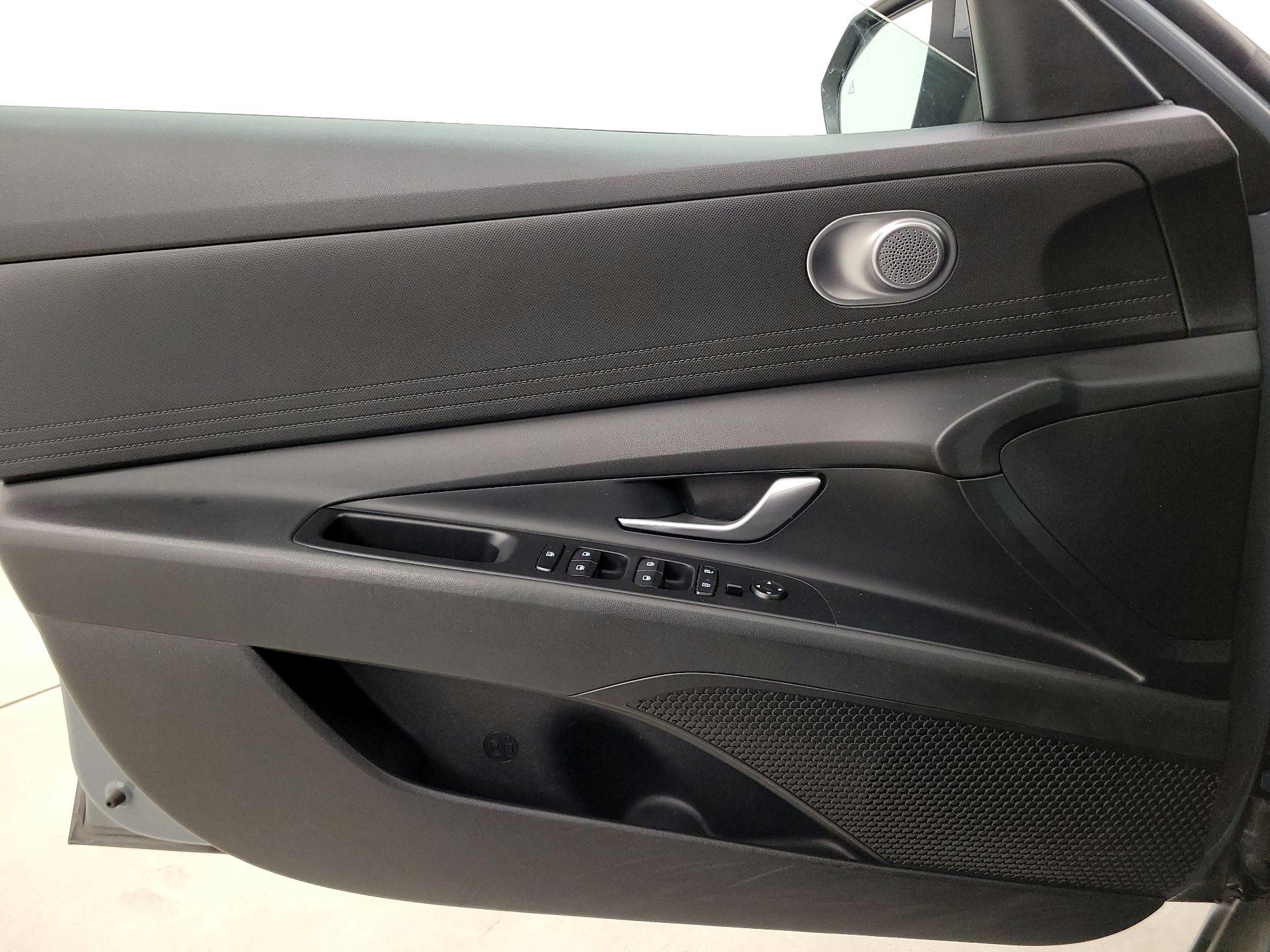 Thumbnail: 2022 Hyundai Elantra - 12