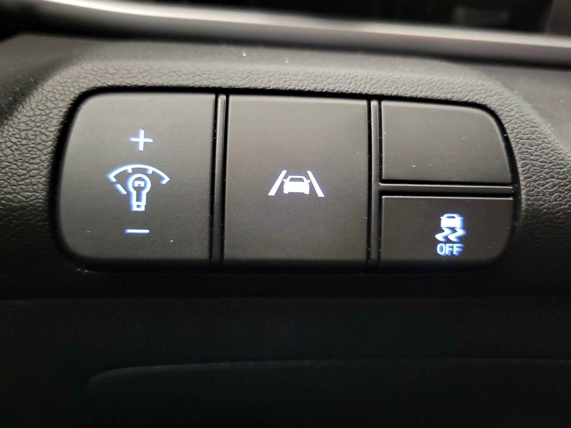 Thumbnail: 2022 Hyundai Elantra - 13