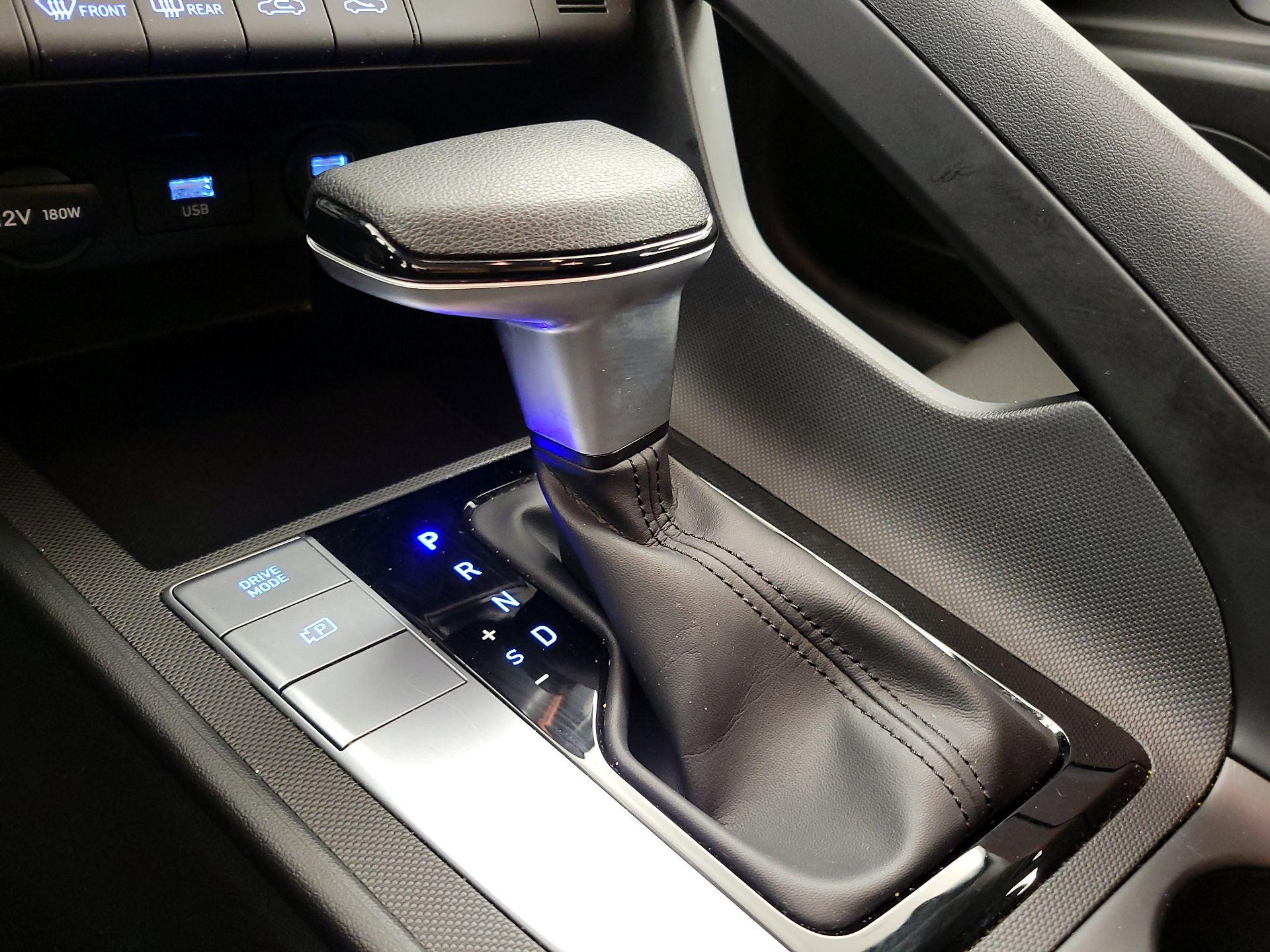 Thumbnail: 2022 Hyundai Elantra - 17